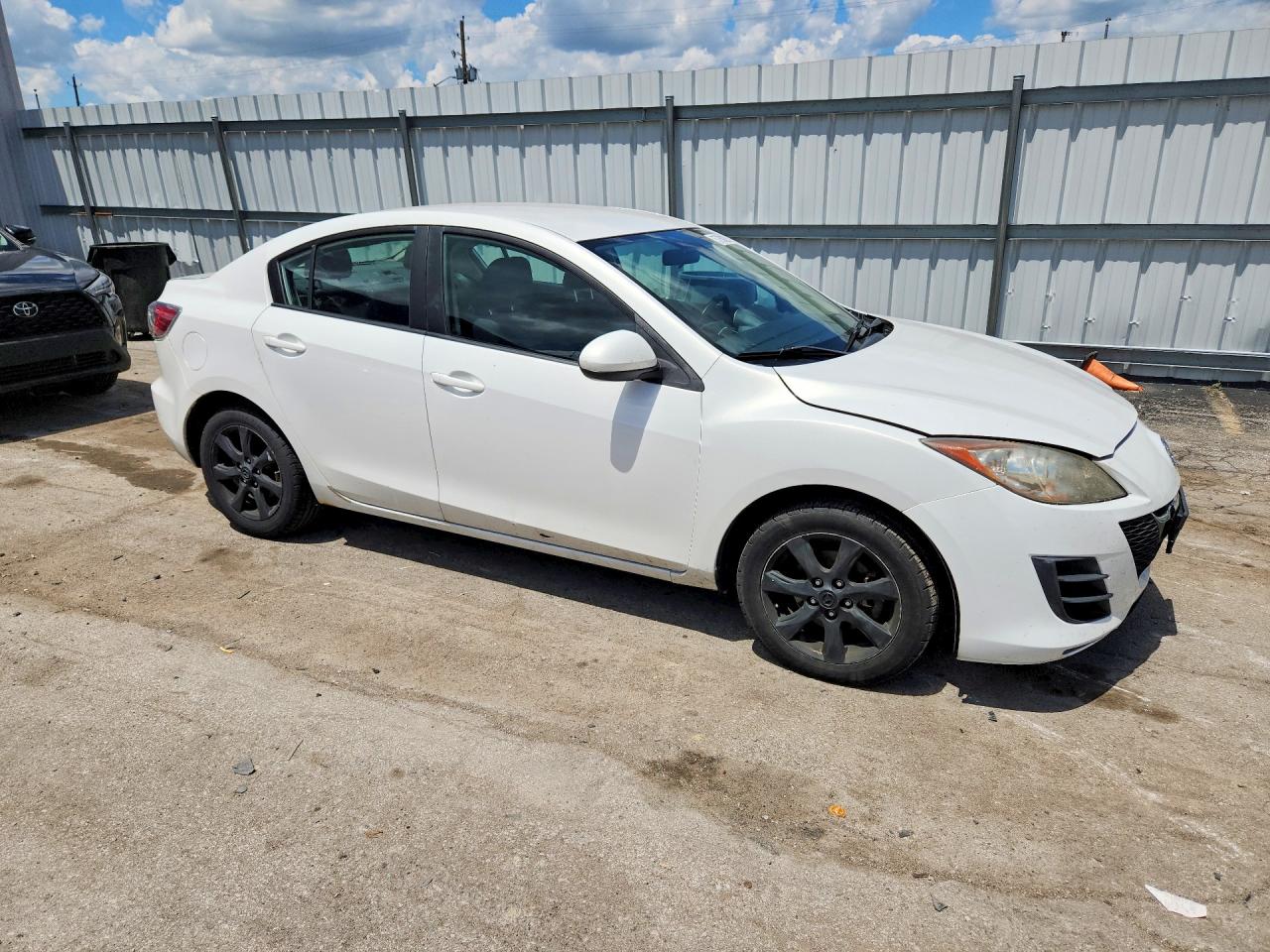 2010 Mazda 3 White vin: JM1BL1SF4A1210992