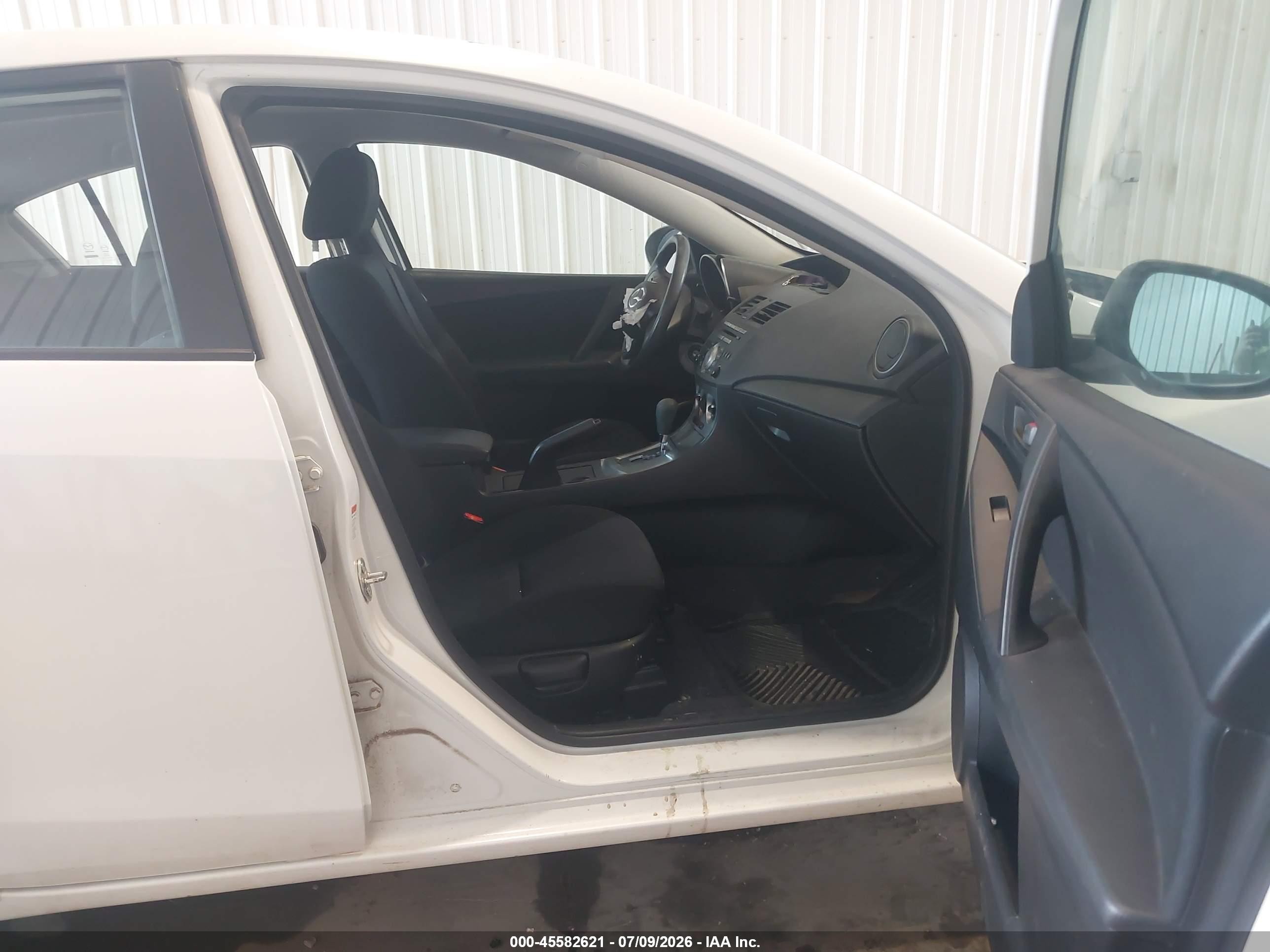 2010 Mazda Mazda3 I Sport White vin: JM1BL1SF4A1265894