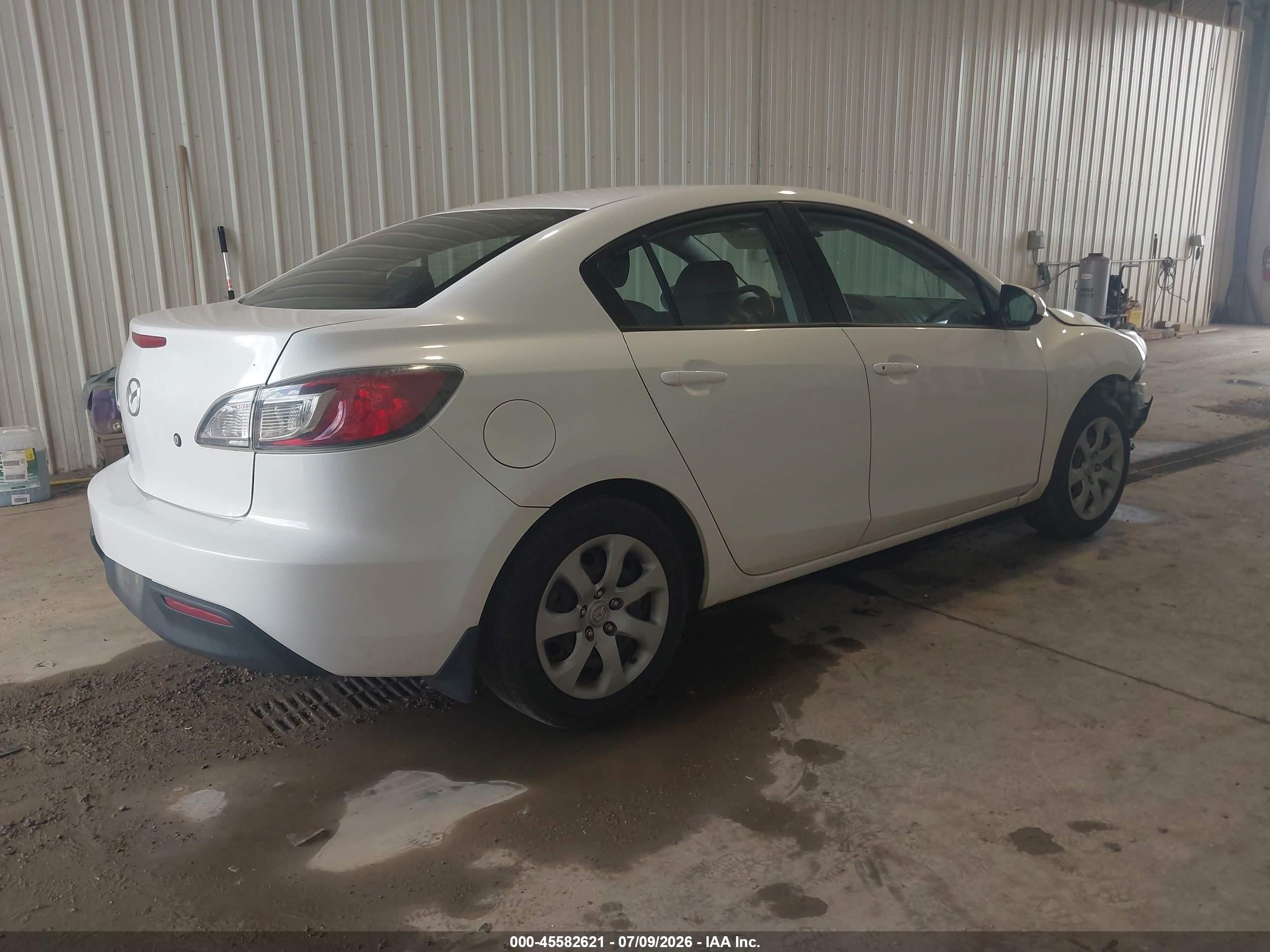 2010 Mazda Mazda3 I Sport White vin: JM1BL1SF4A1265894