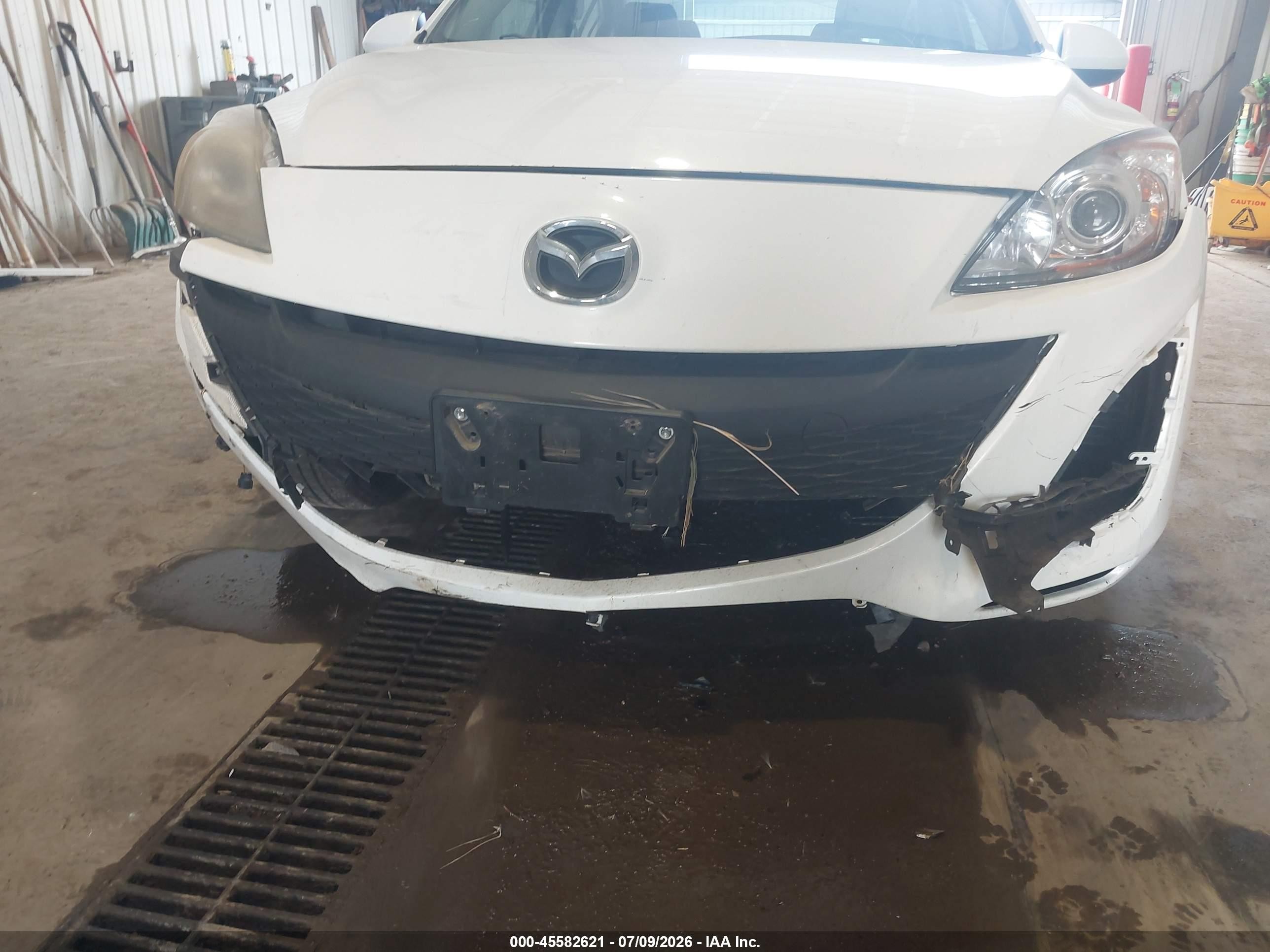2010 Mazda Mazda3 I Sport White vin: JM1BL1SF4A1265894