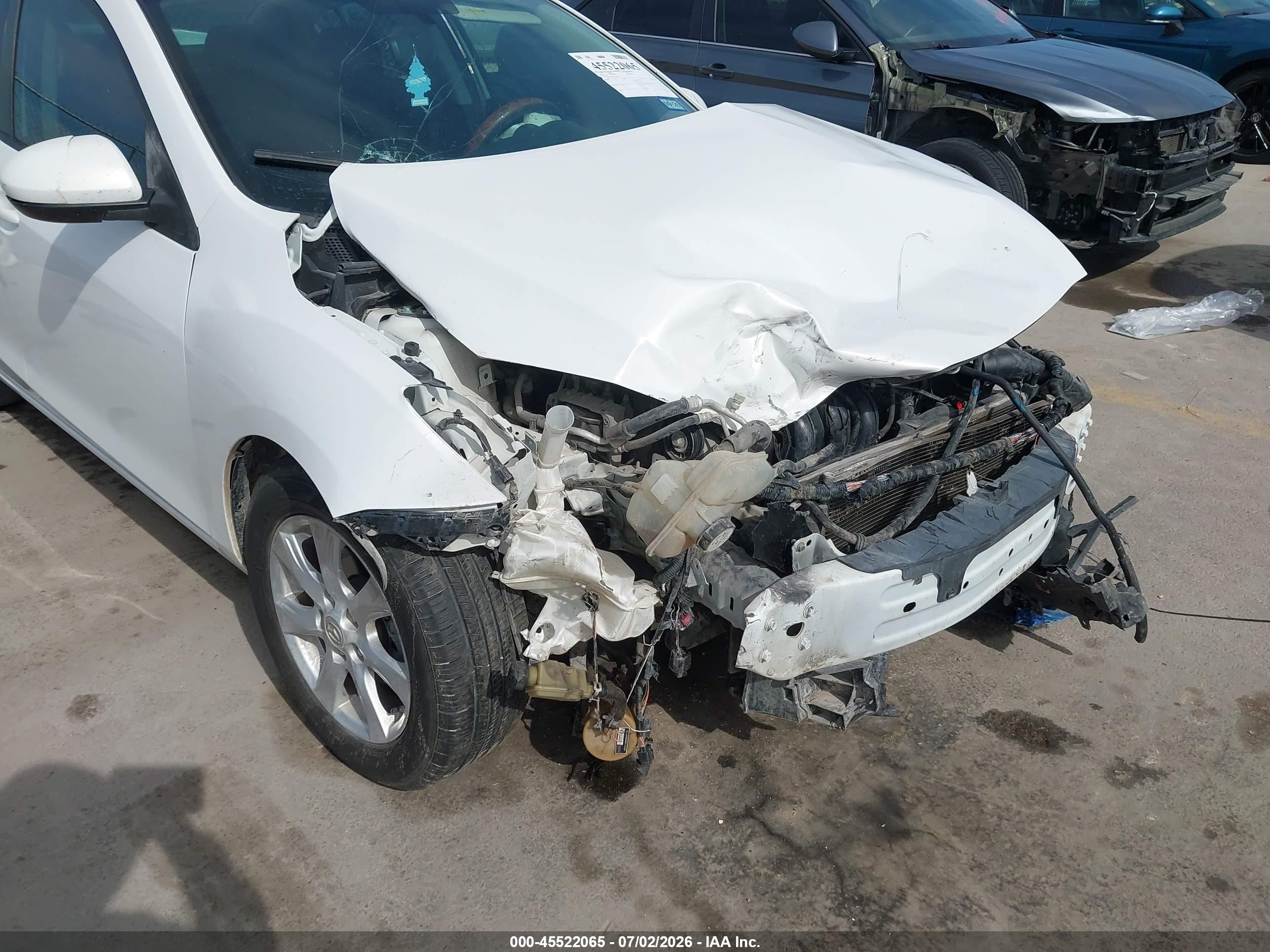 2010 Mazda Mazda3 I Touring White vin: JM1BL1SF4A1352663