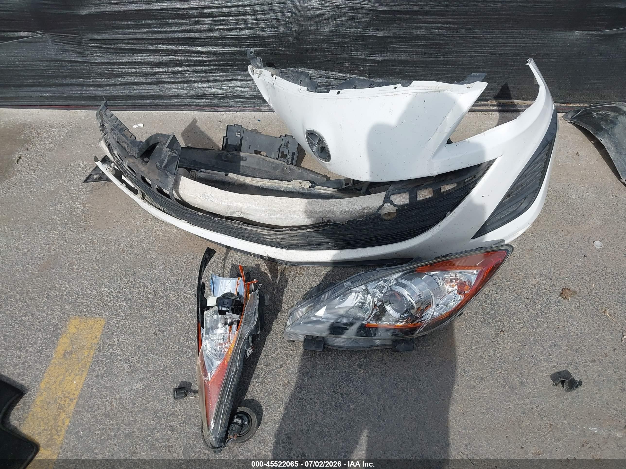 2010 Mazda Mazda3 I Touring White vin: JM1BL1SF4A1352663