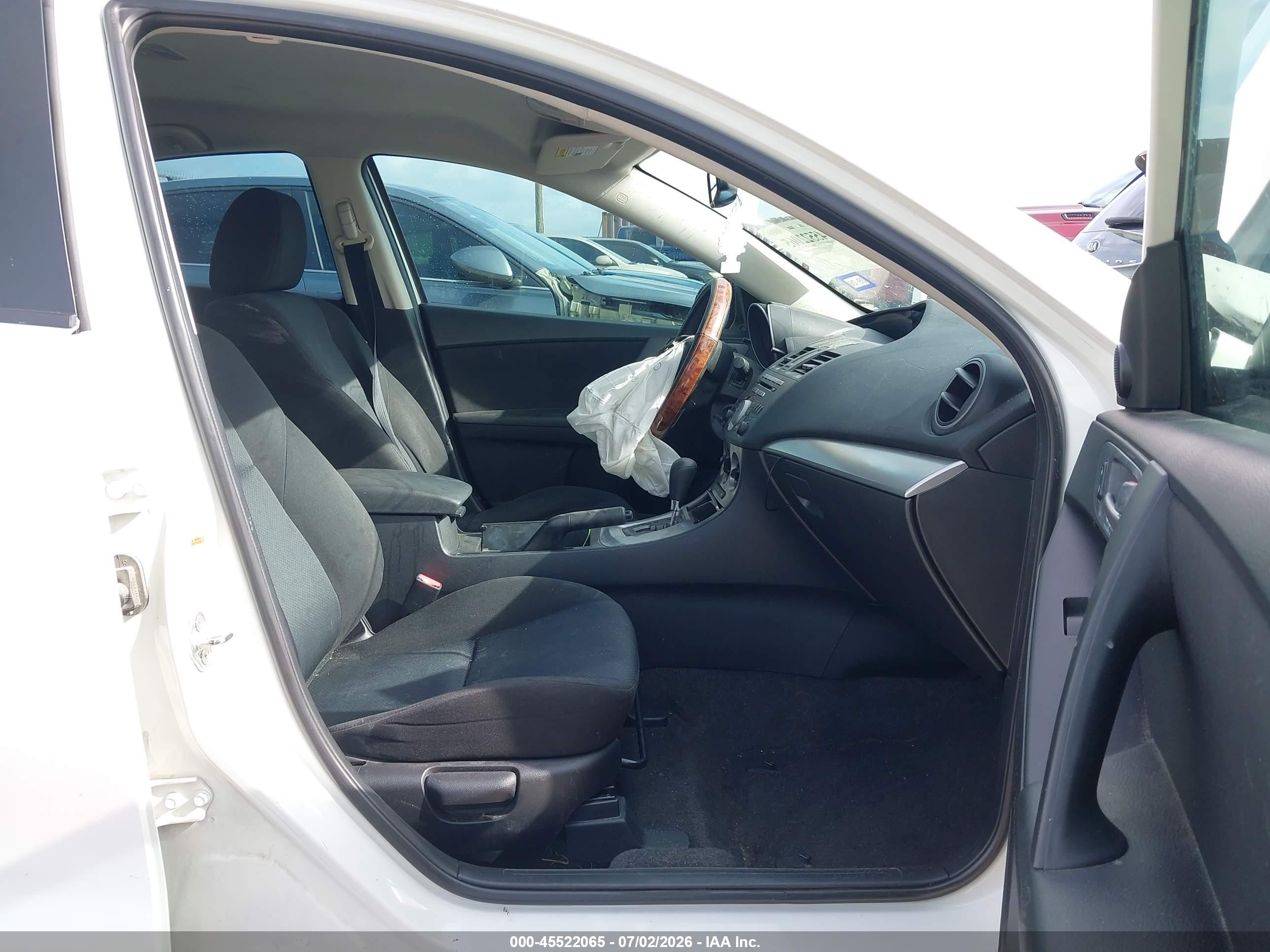 2010 Mazda Mazda3 I Touring White vin: JM1BL1SF4A1352663