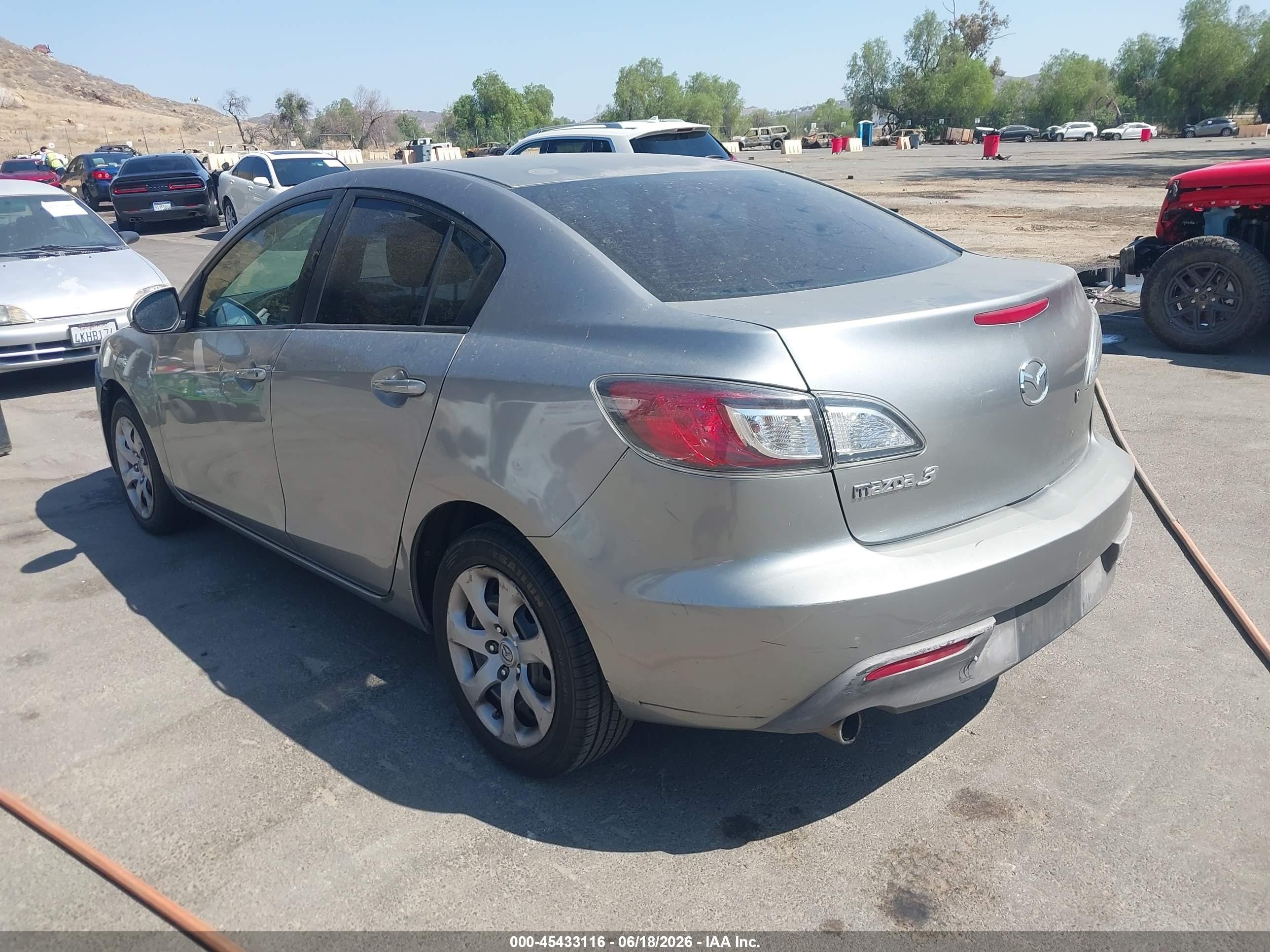 2010 Mazda Mazda3 I Sport Silver vin: JM1BL1SF5A1185374