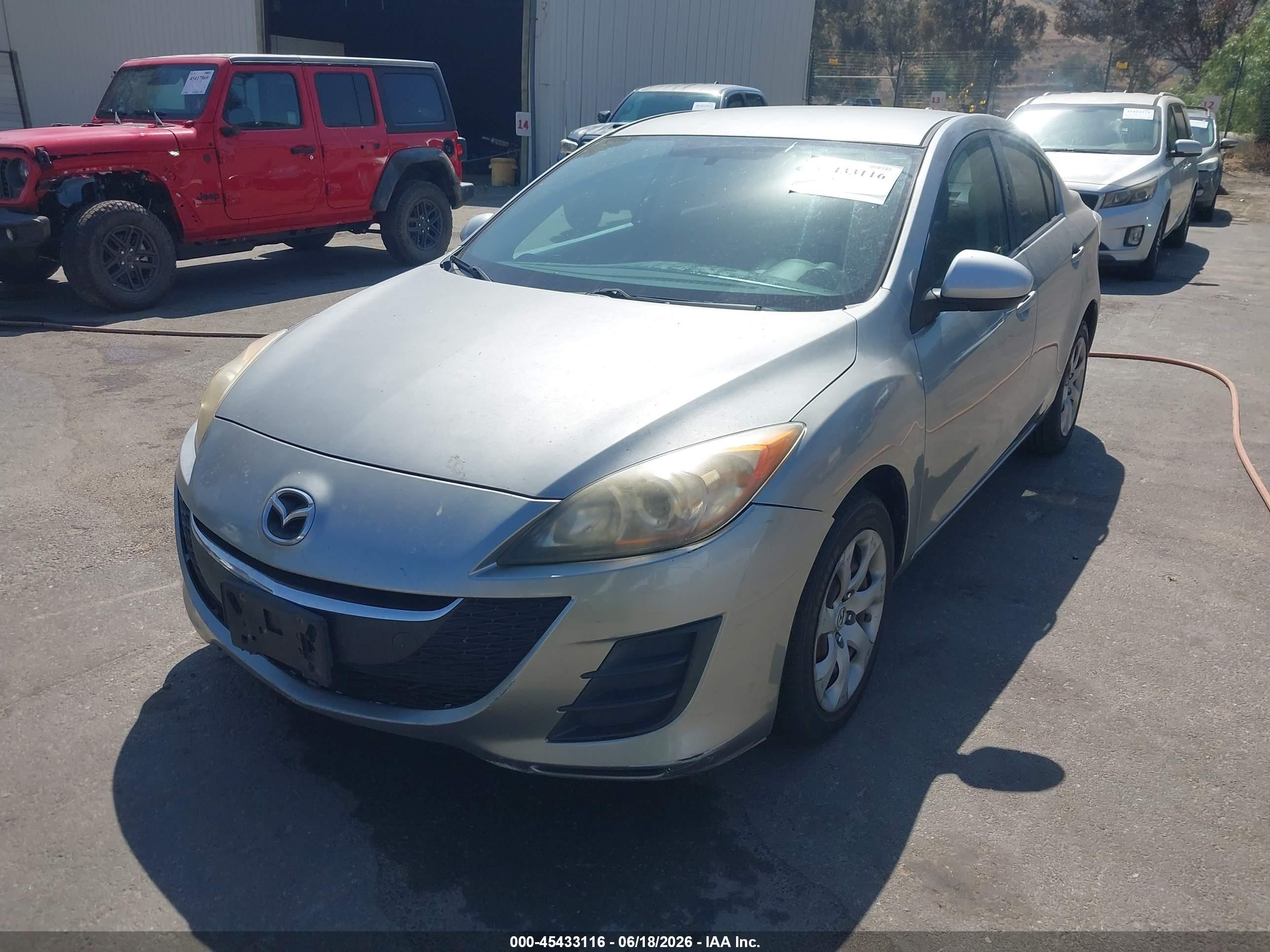 2010 Mazda Mazda3 I Sport Silver vin: JM1BL1SF5A1185374