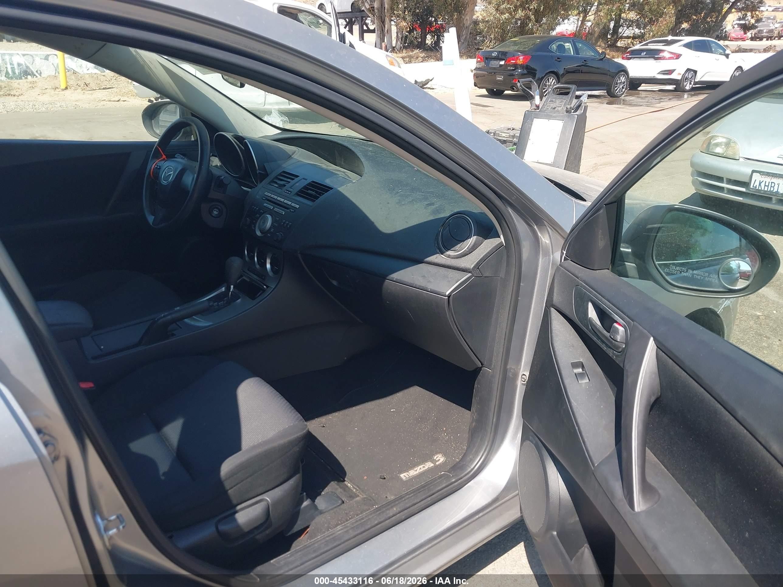2010 Mazda Mazda3 I Sport Silver vin: JM1BL1SF5A1185374
