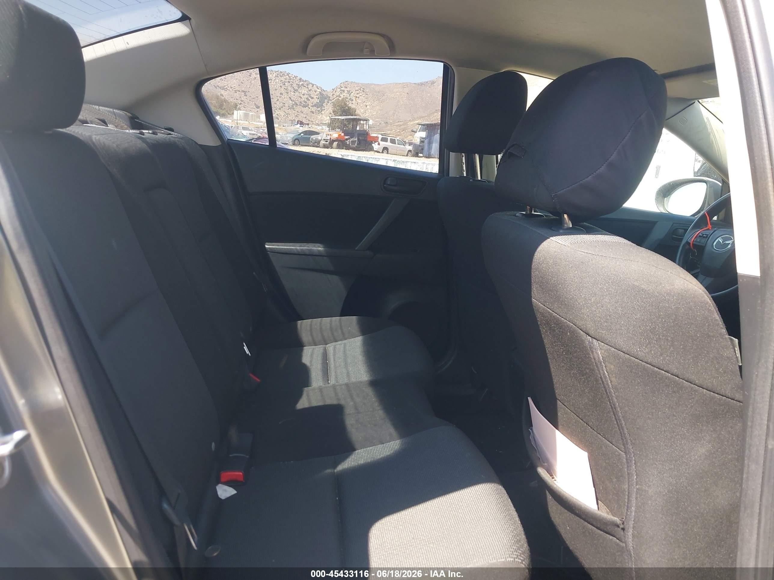 2010 Mazda Mazda3 I Sport Silver vin: JM1BL1SF5A1185374