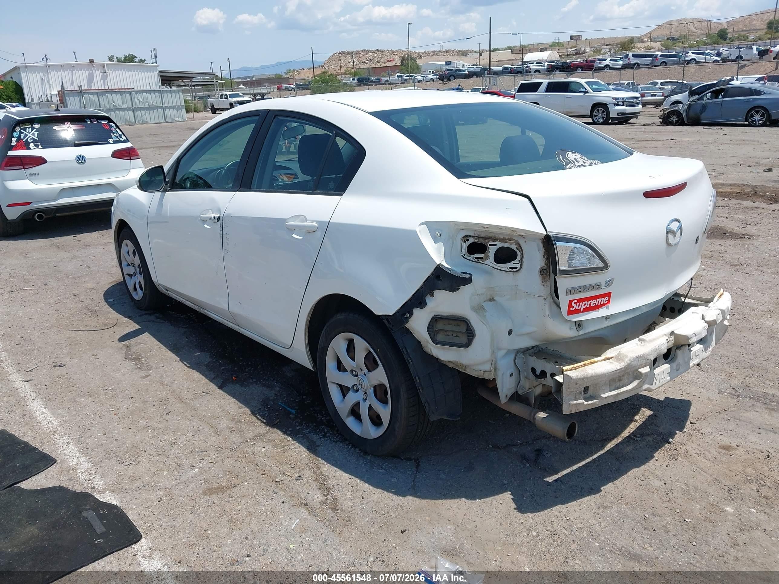 2010 Mazda Mazda3 I Sport White vin: JM1BL1SF5A1199582