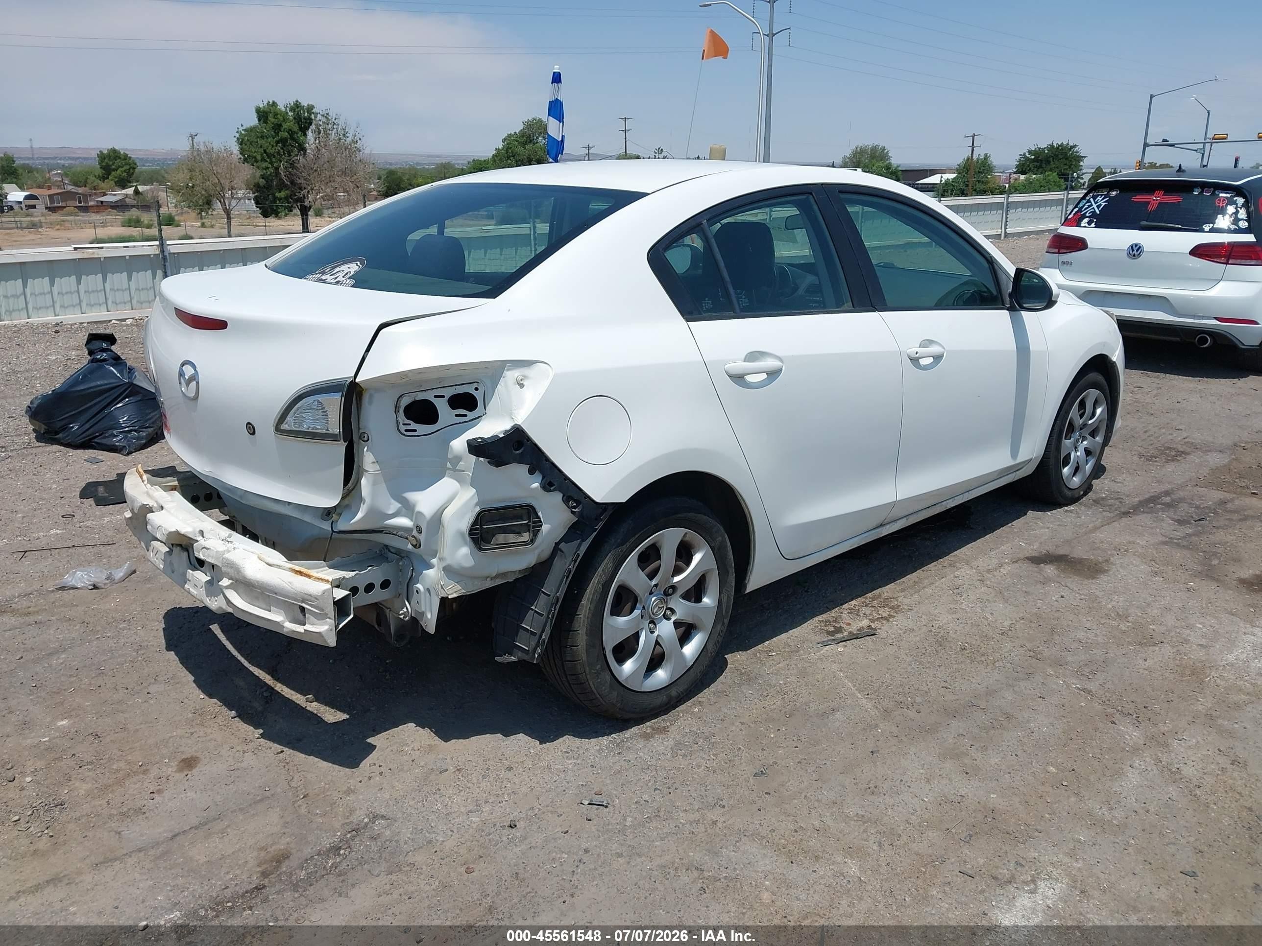 2010 Mazda Mazda3 I Sport White vin: JM1BL1SF5A1199582