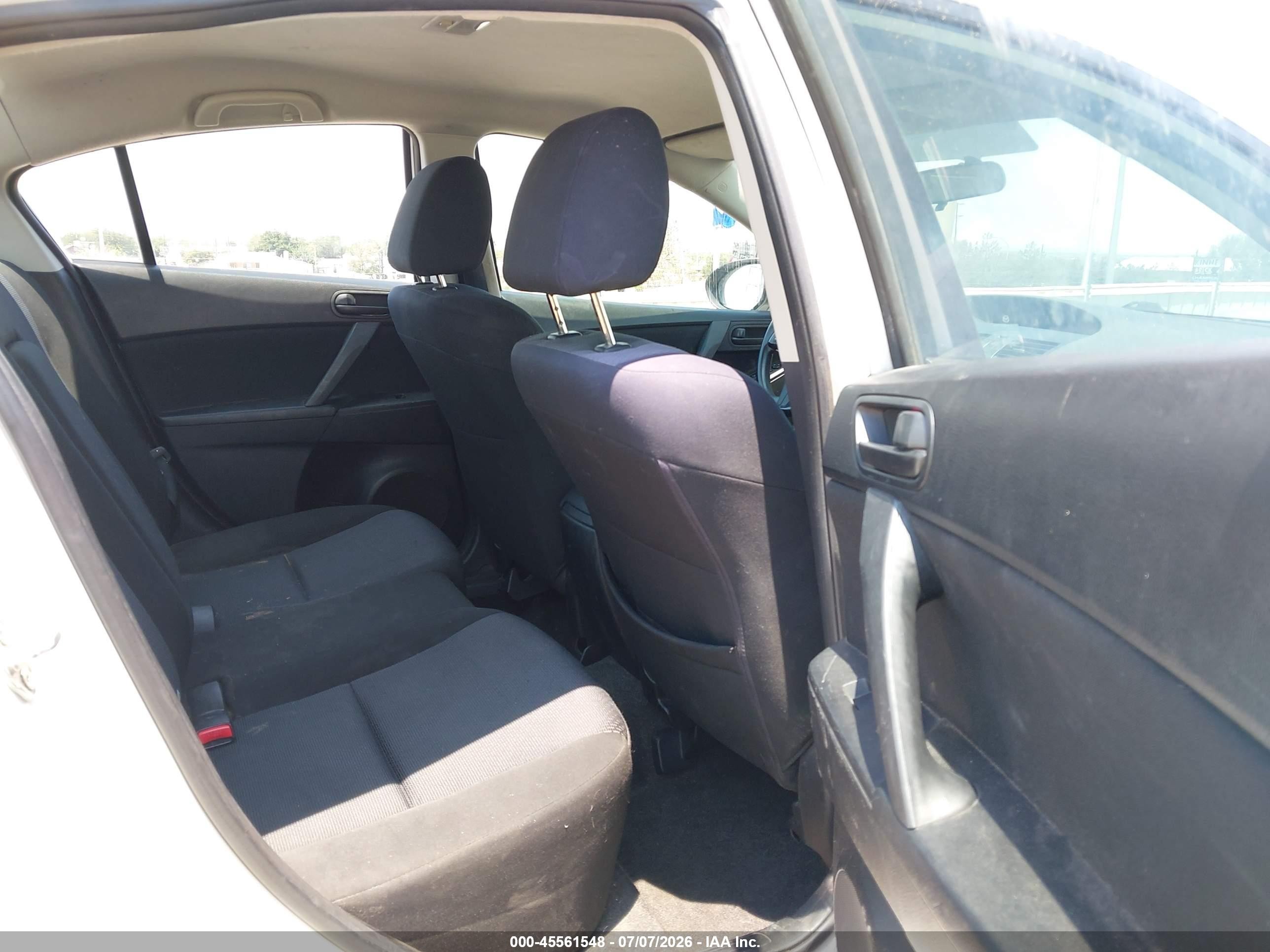 2010 Mazda Mazda3 I Sport White vin: JM1BL1SF5A1199582