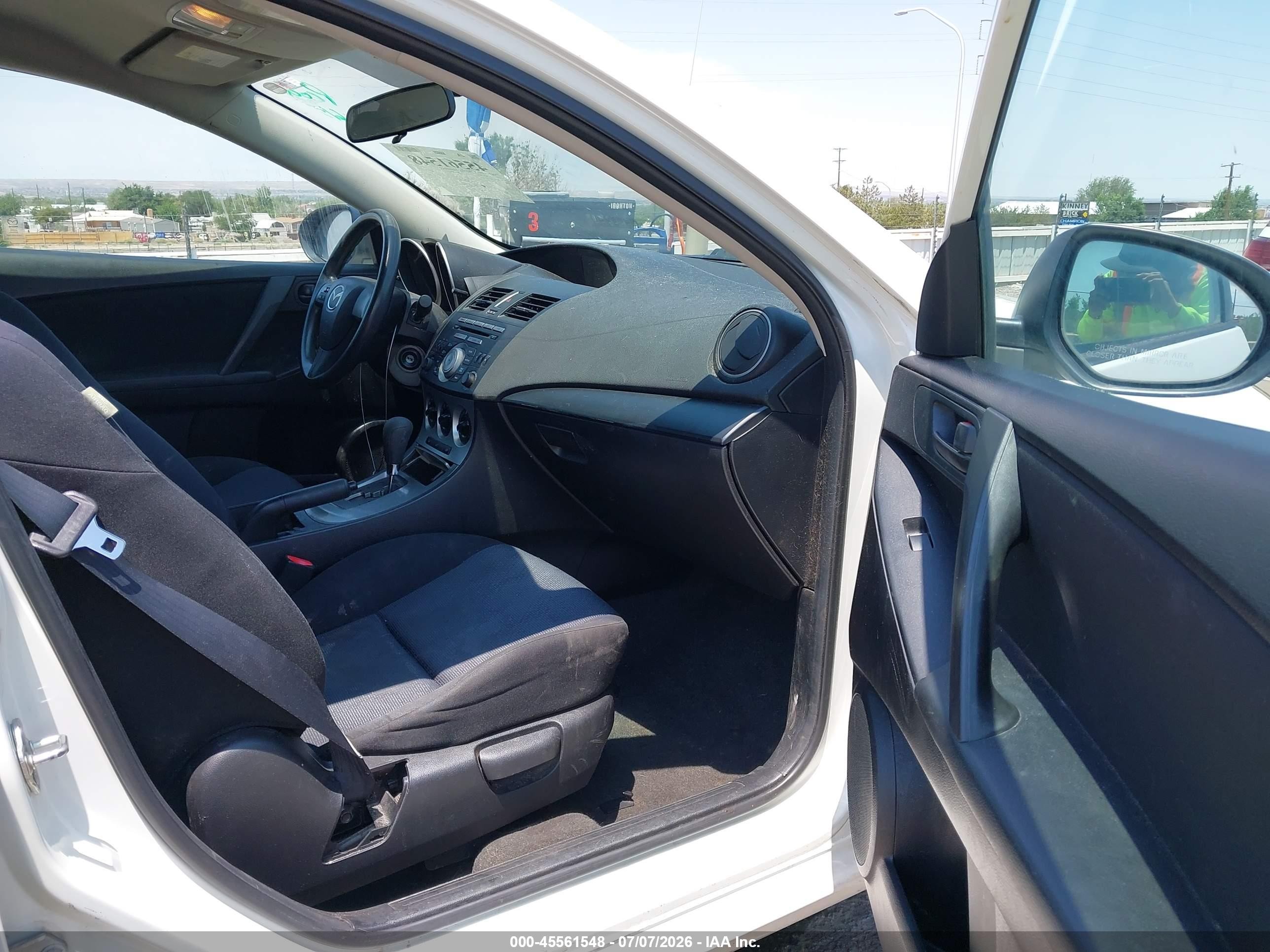 2010 Mazda Mazda3 I Sport White vin: JM1BL1SF5A1199582