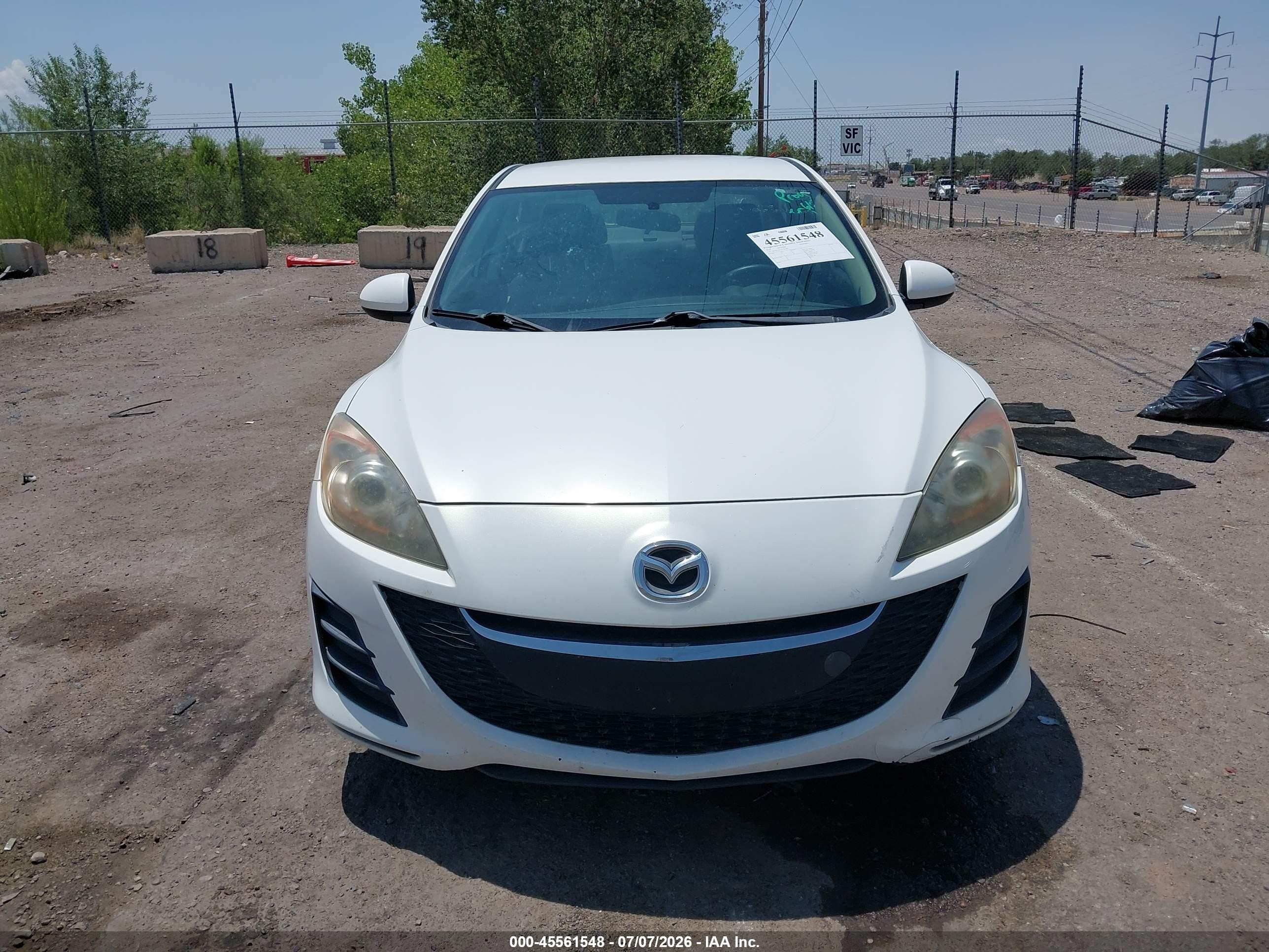 2010 Mazda Mazda3 I Sport White vin: JM1BL1SF5A1199582
