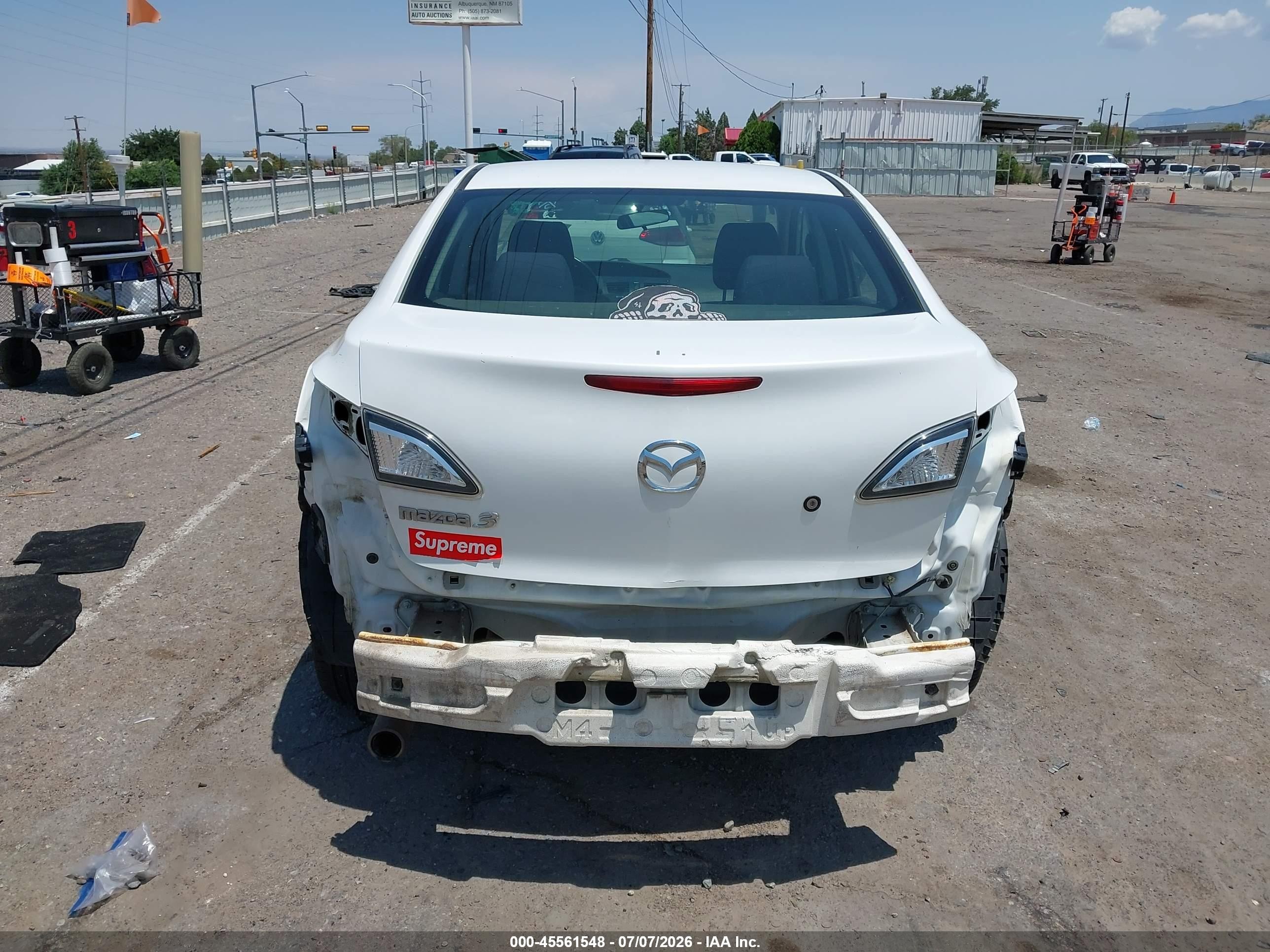2010 Mazda Mazda3 I Sport White vin: JM1BL1SF5A1199582