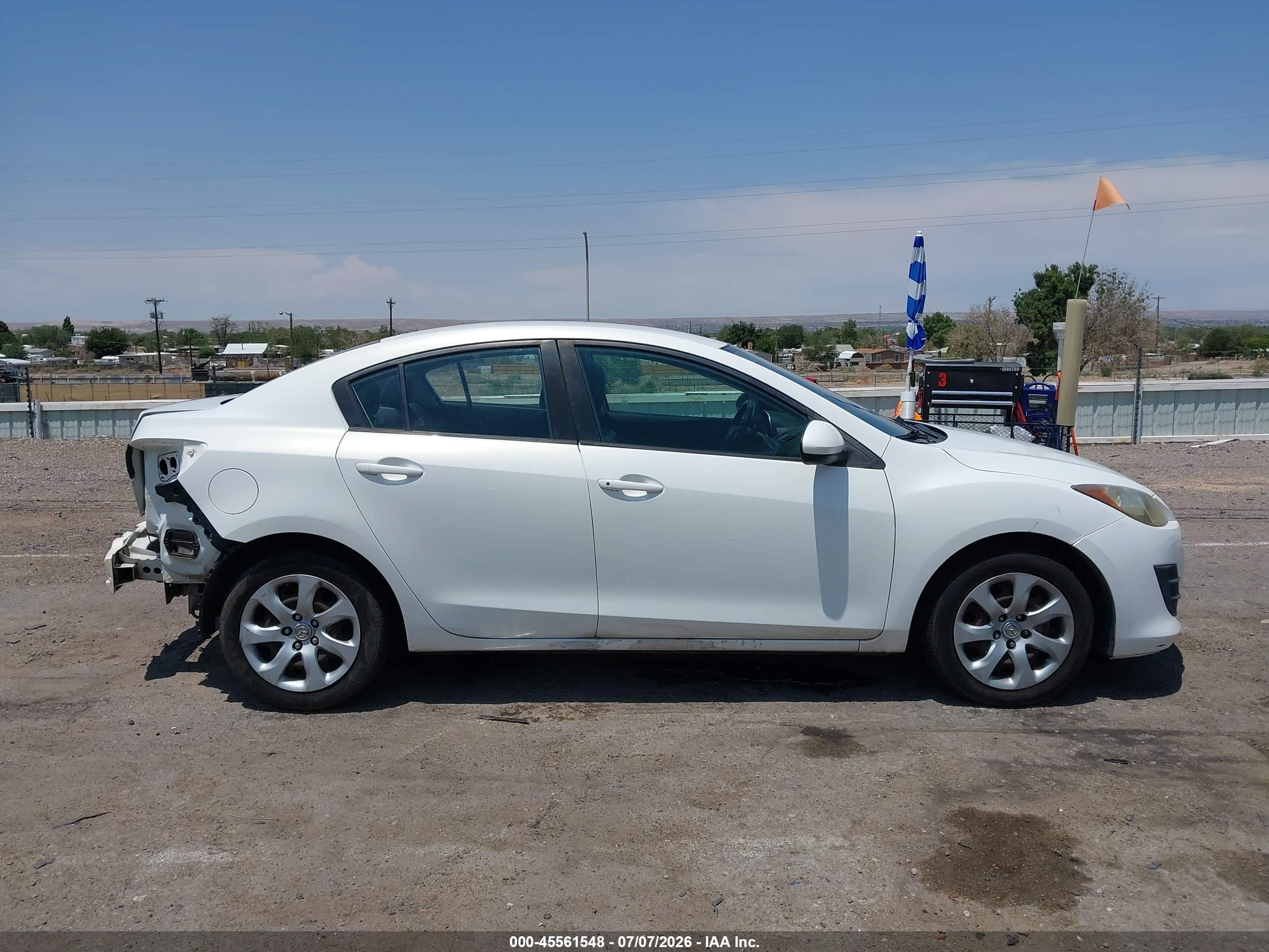 2010 Mazda Mazda3 I Sport White vin: JM1BL1SF5A1199582
