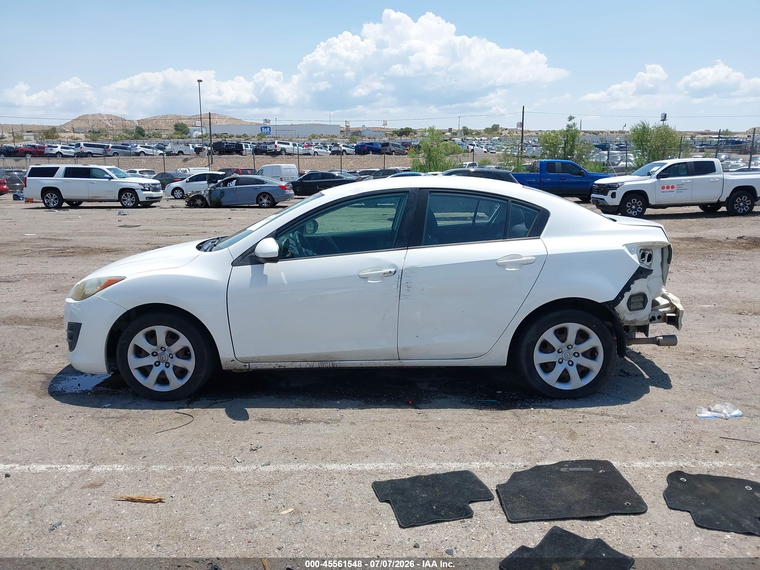 2010 Mazda Mazda3 I Sport White vin: JM1BL1SF5A1199582