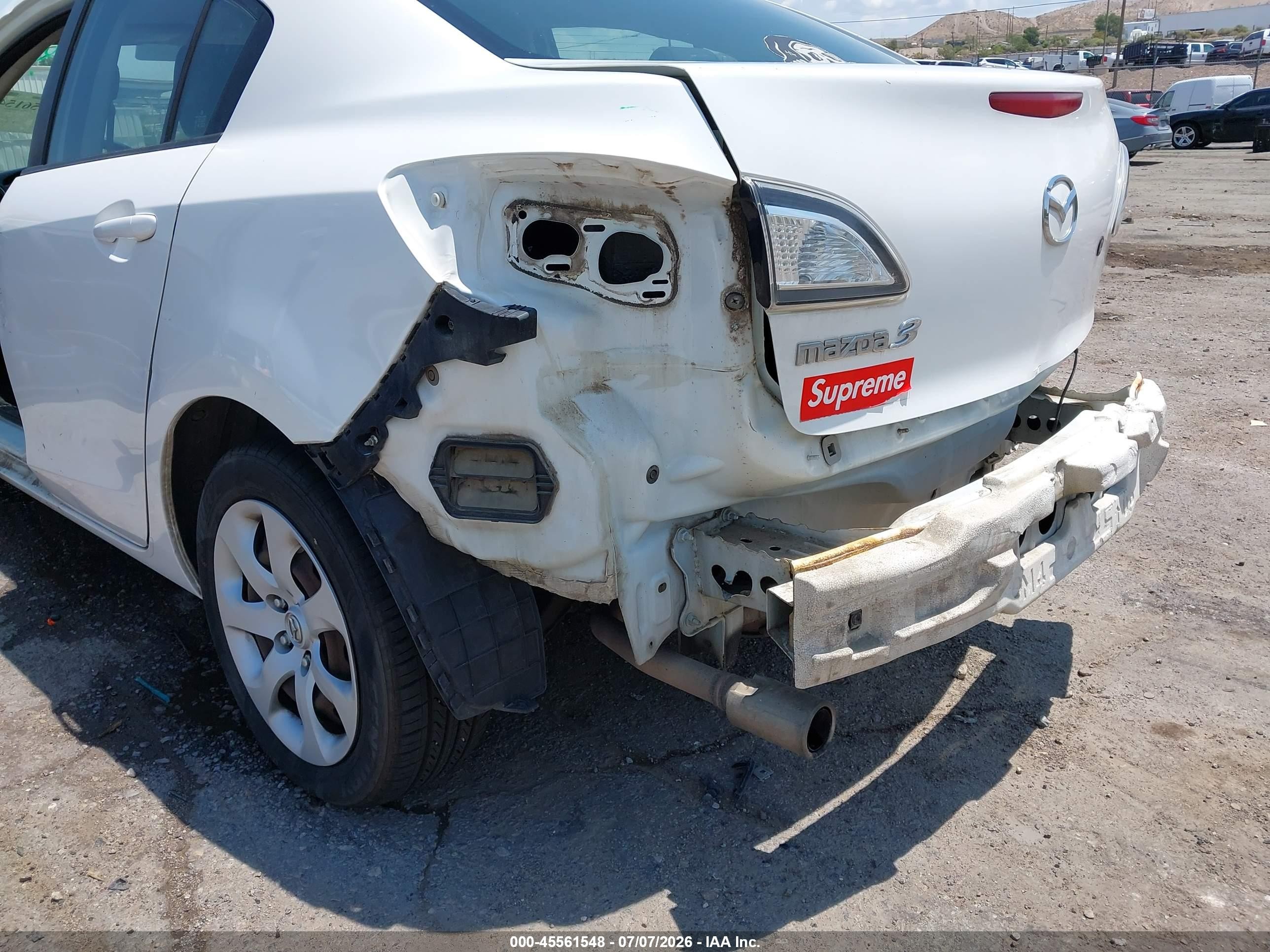 2010 Mazda Mazda3 I Sport White vin: JM1BL1SF5A1199582