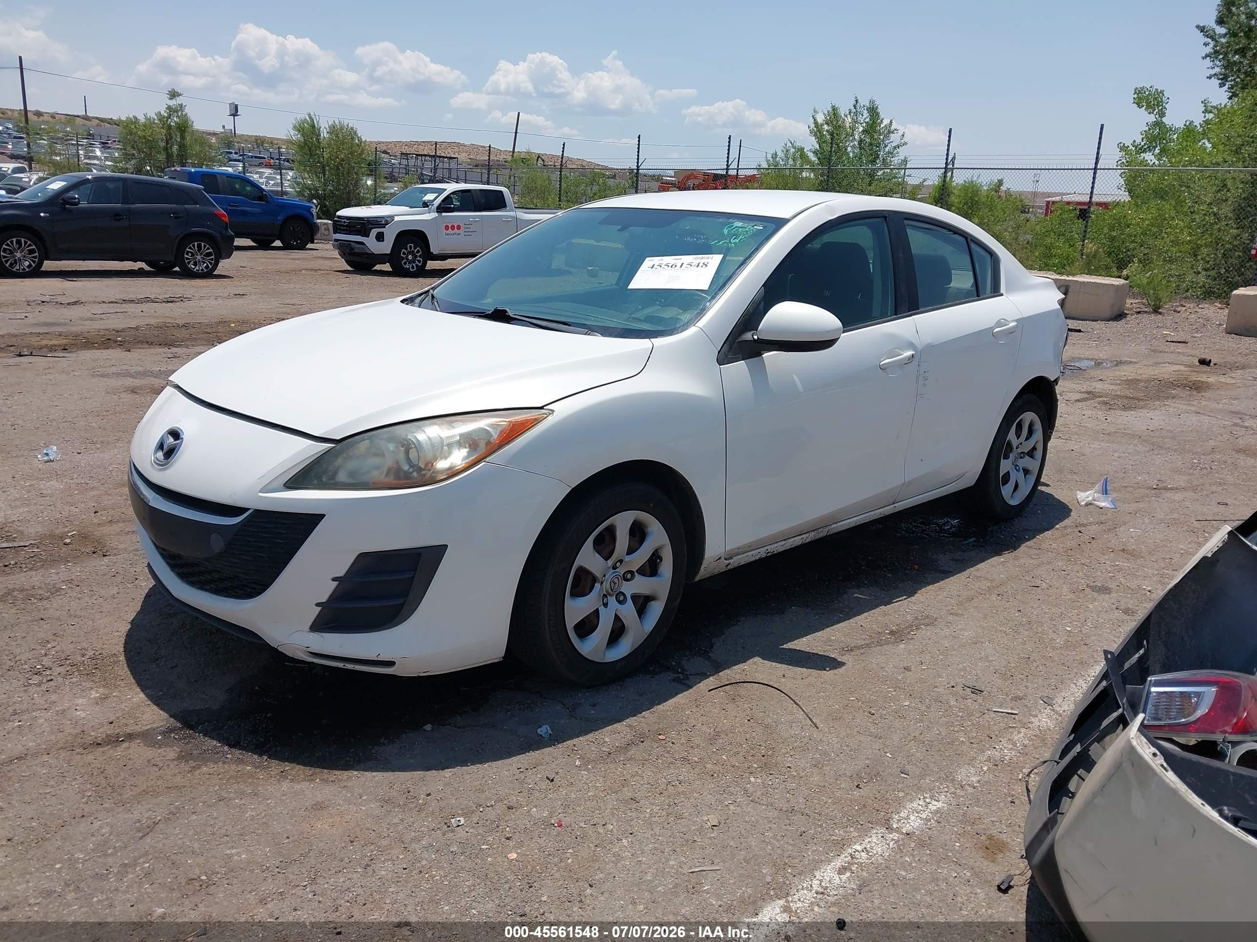 2010 Mazda Mazda3 I Sport White vin: JM1BL1SF5A1199582