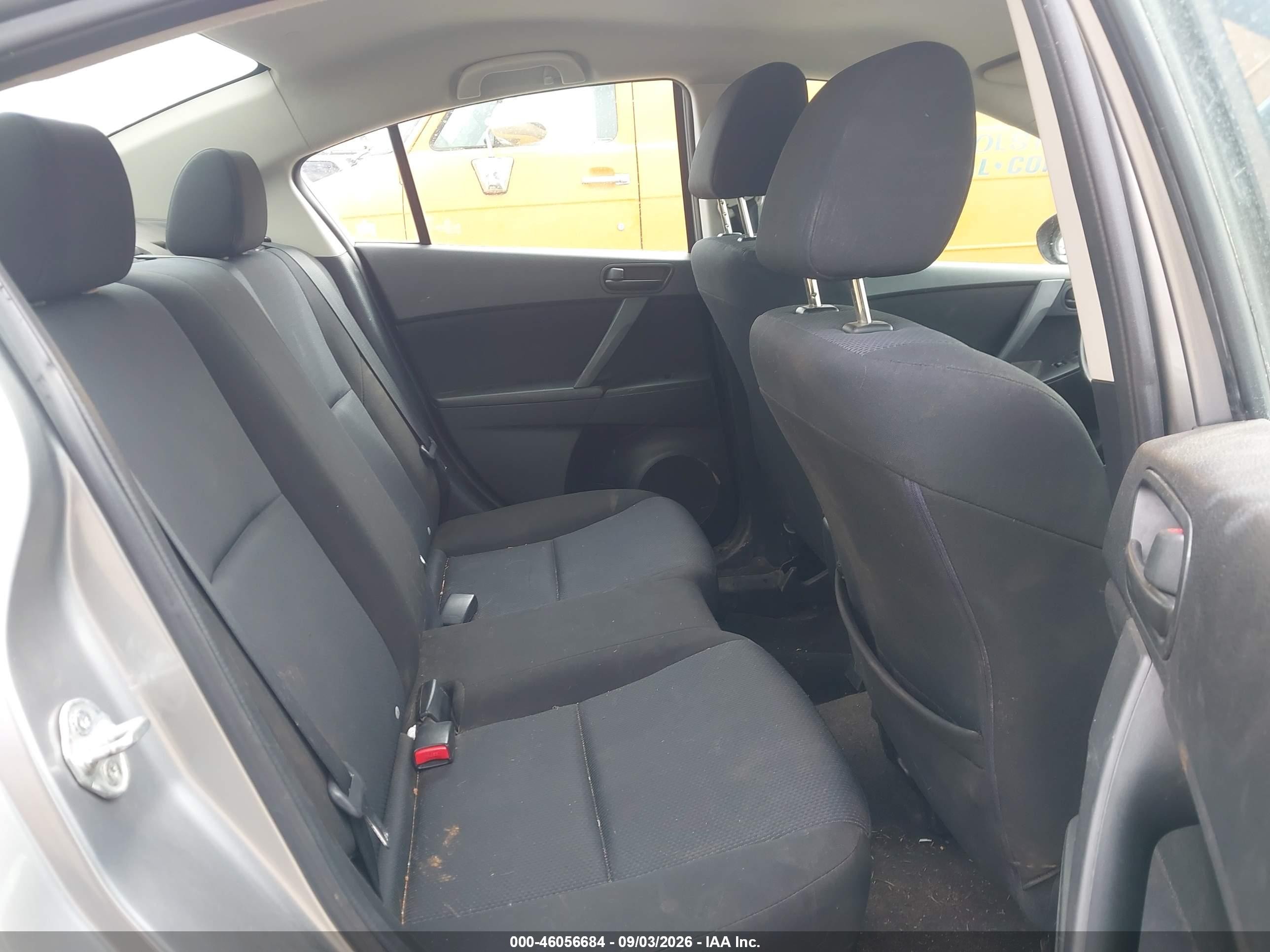 2010 Mazda Mazda3 I Sport Silver vin: JM1BL1SF6A1325688