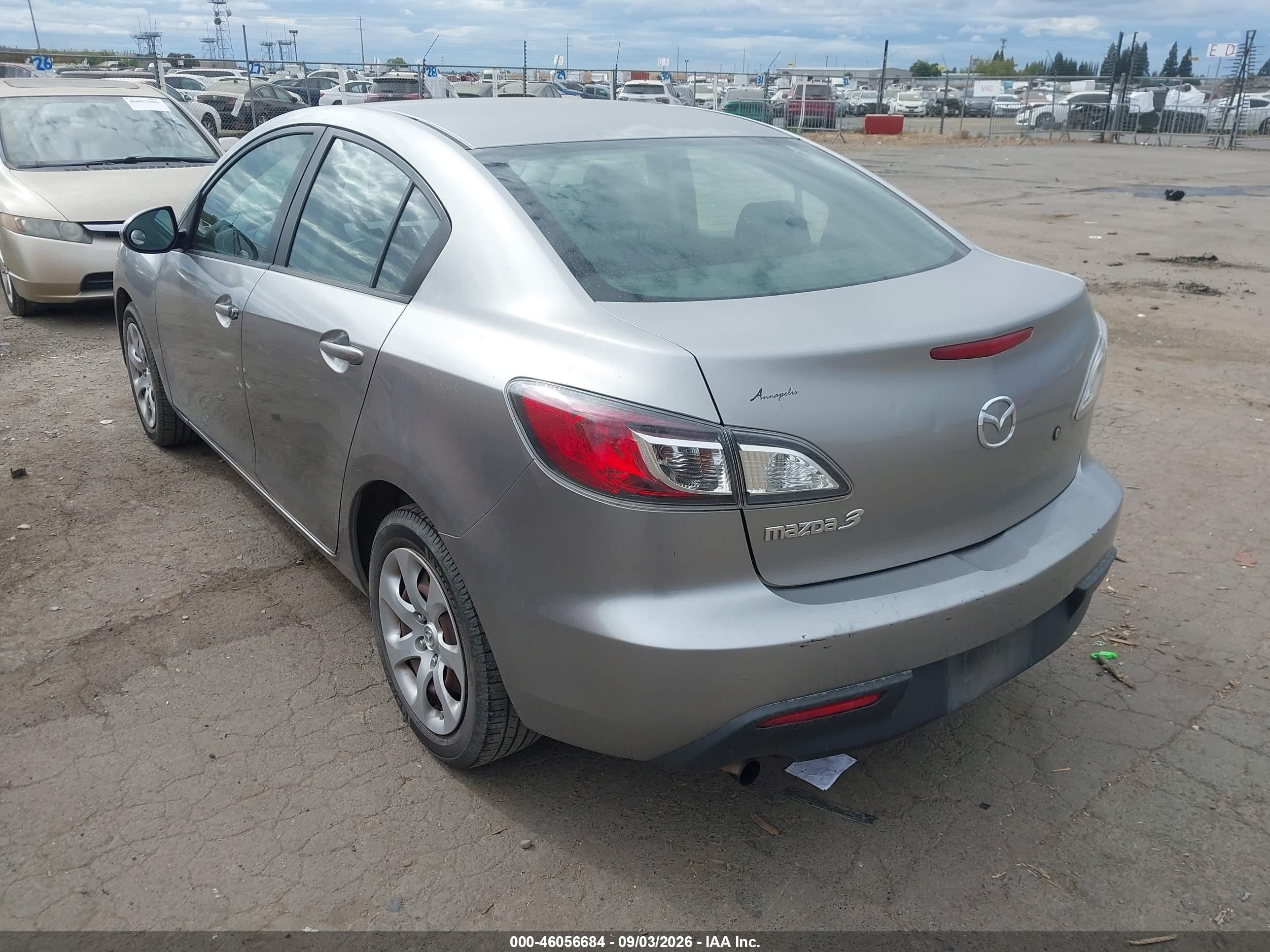 2010 Mazda Mazda3 I Sport Silver vin: JM1BL1SF6A1325688