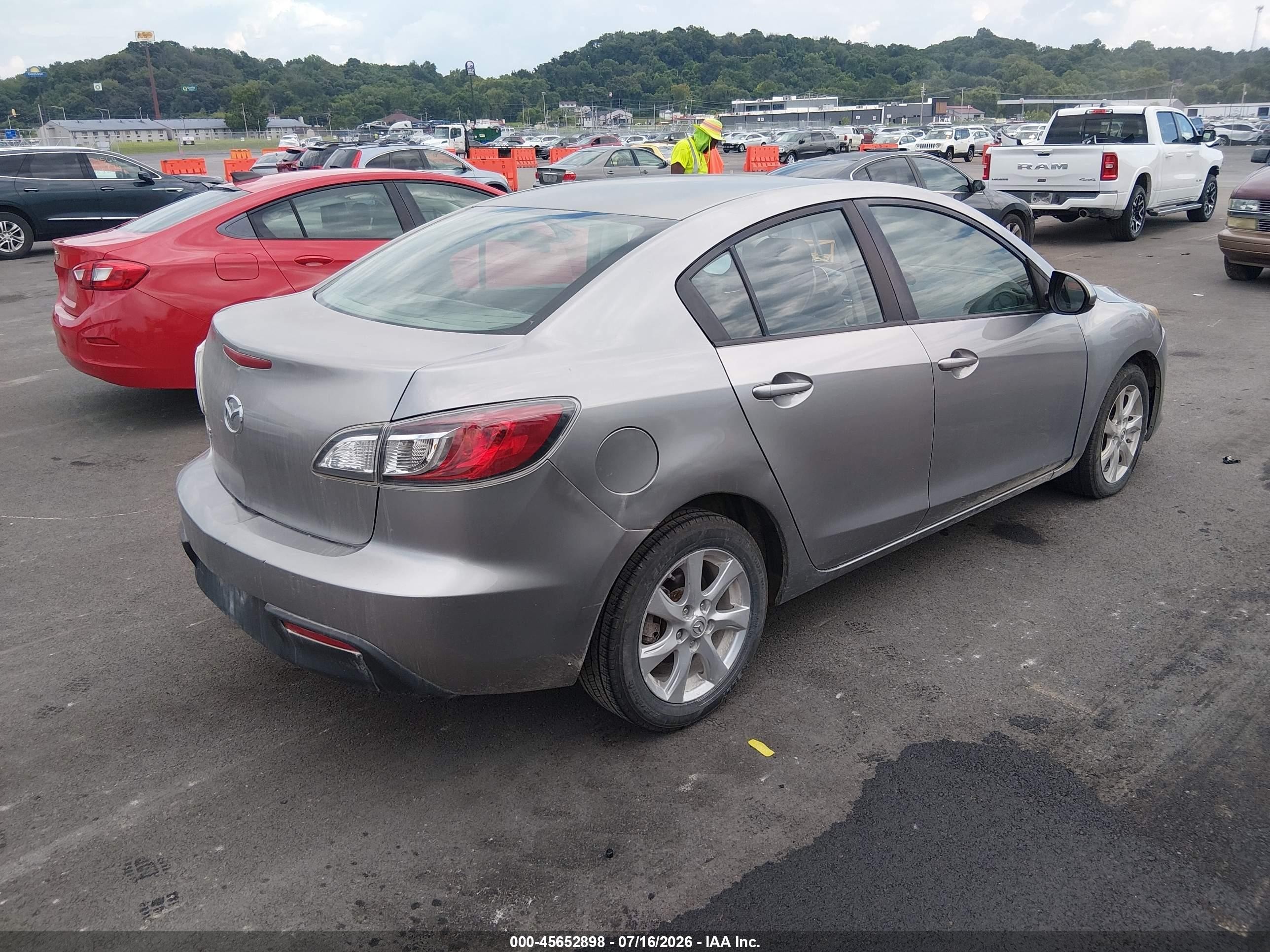 2010 Mazda Mazda3 I Touring Gray vin: JM1BL1SF7A1131042