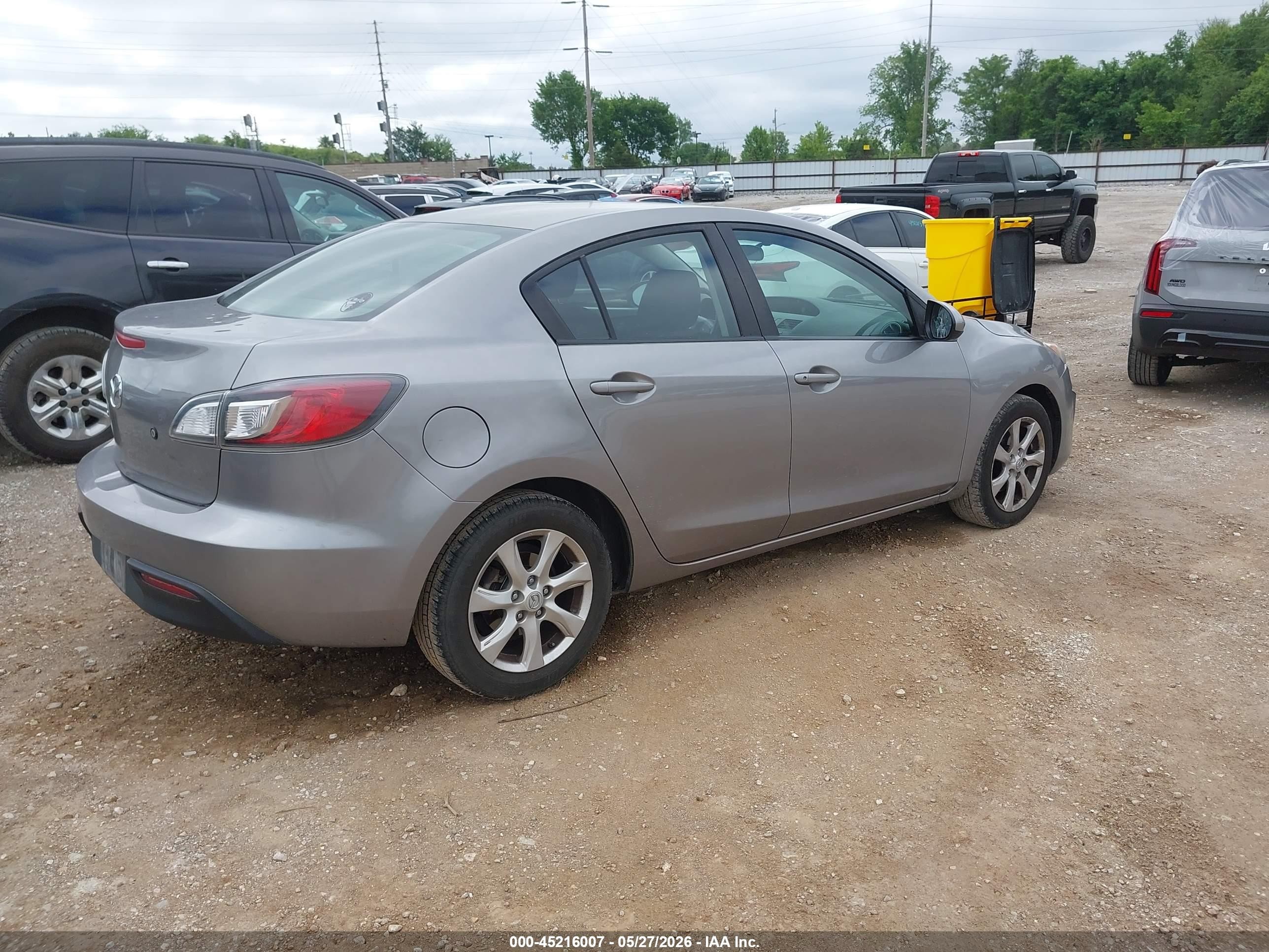 2010 Mazda Mazda3 I Sport Gray vin: JM1BL1SF7A1284892
