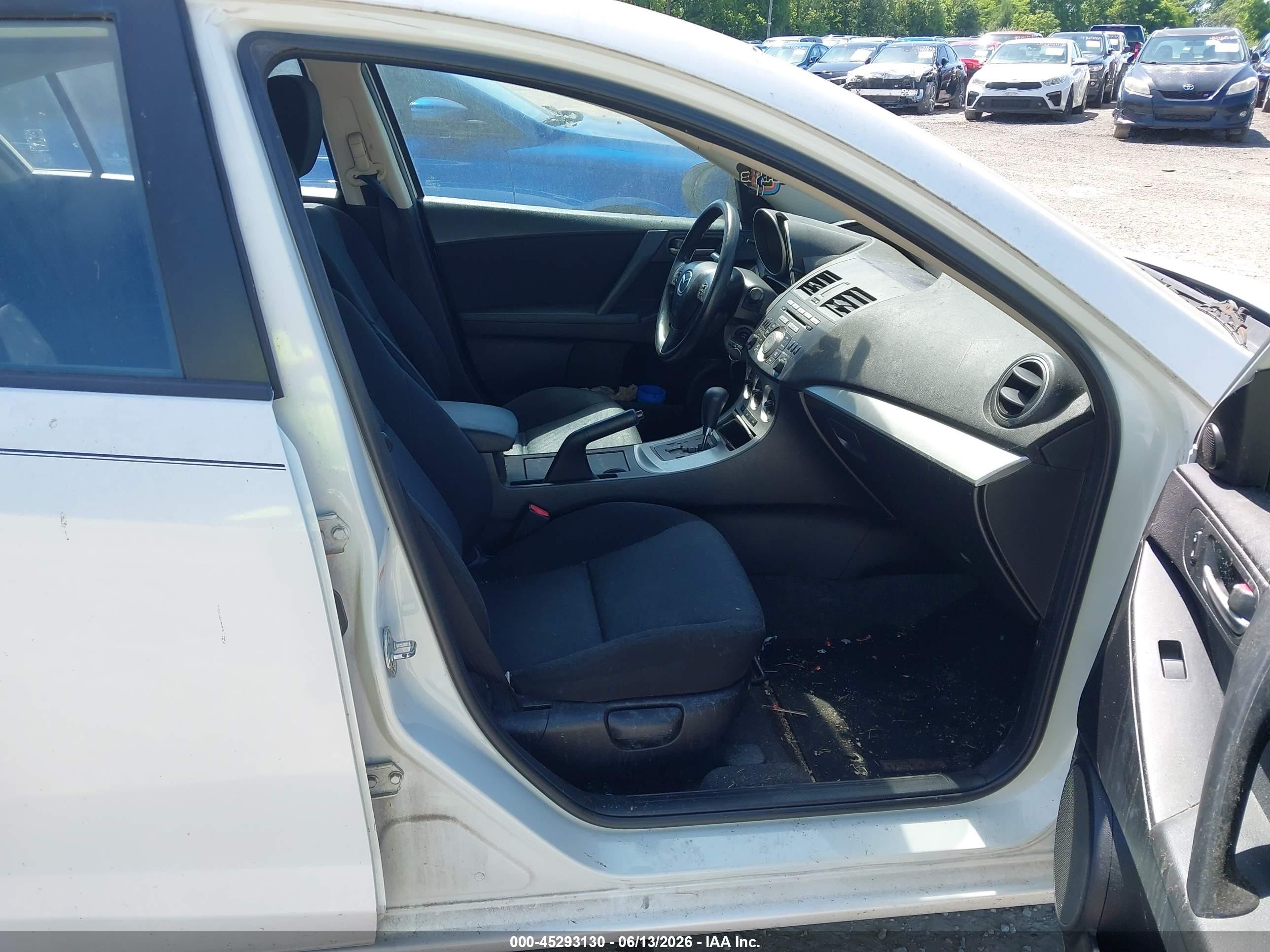 2010 Mazda Mazda3 I Touring White vin: JM1BL1SF7A1329863