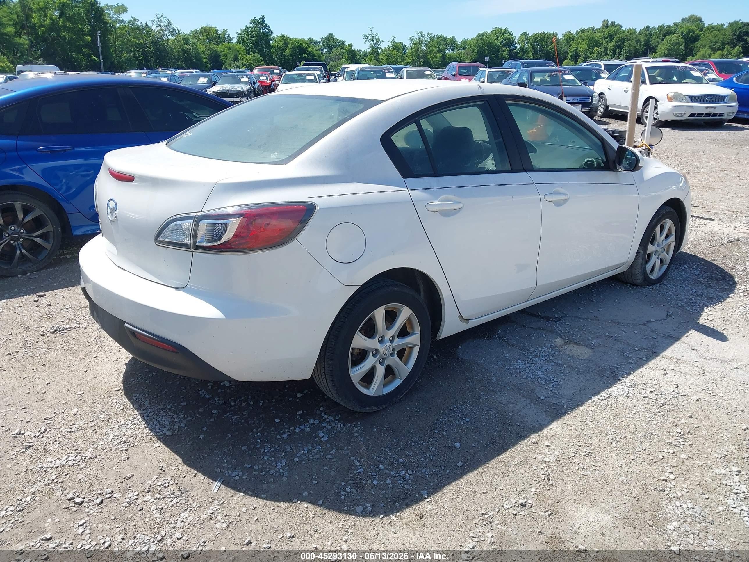 2010 Mazda Mazda3 I Touring White vin: JM1BL1SF7A1329863