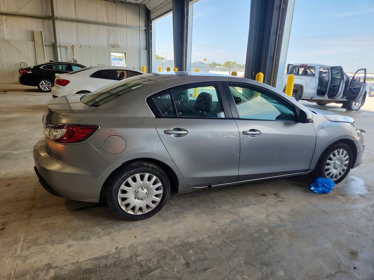 2010 Mazda 3 I Серебряный vin: JM1BL1SF8A1161196