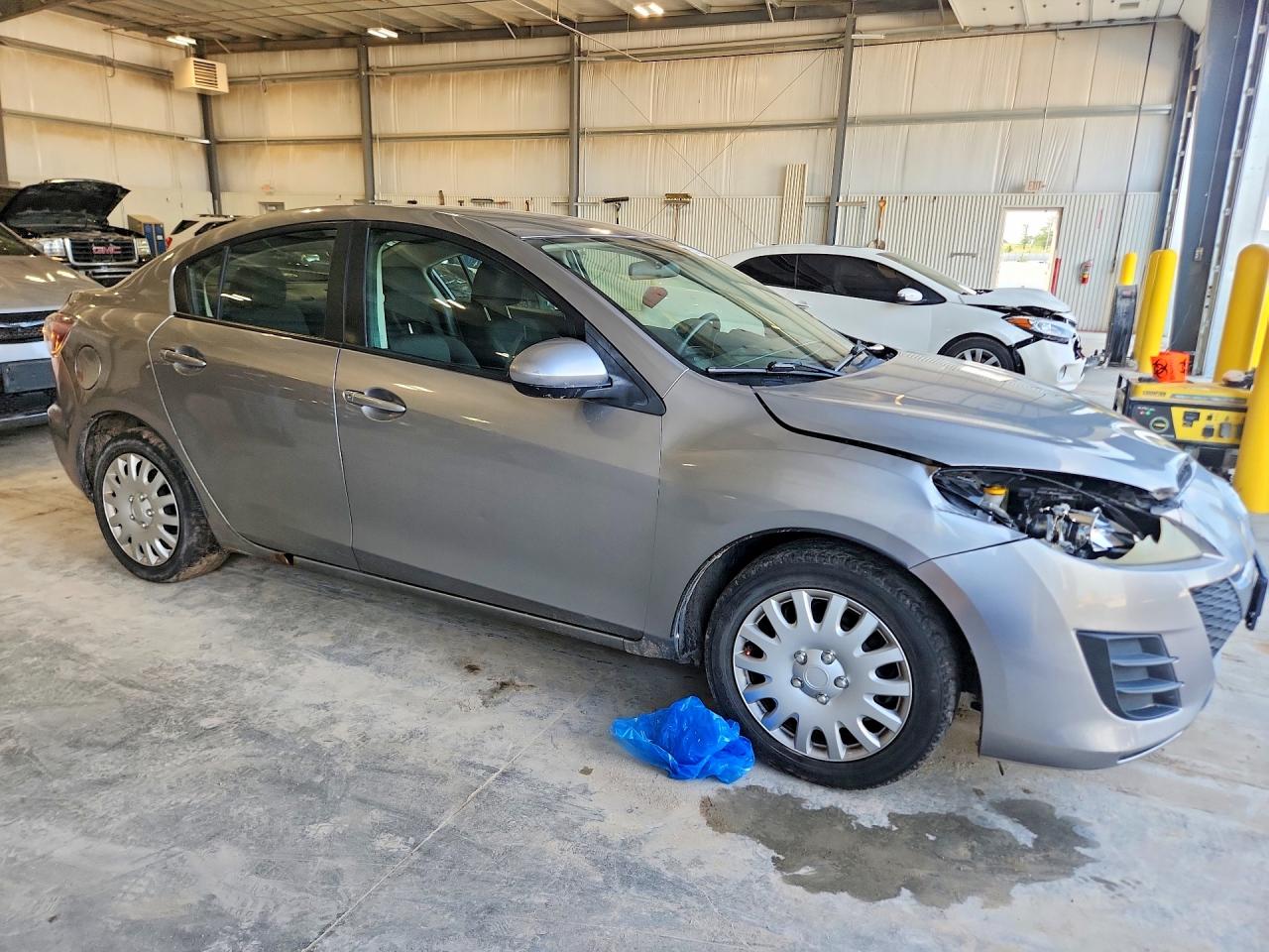 2010 Mazda 3 I Серебряный vin: JM1BL1SF8A1161196