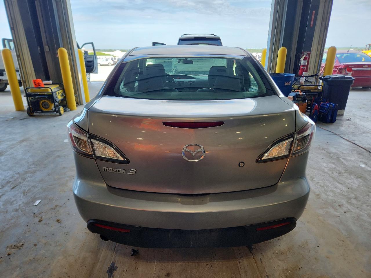 2010 Mazda 3 I Серебряный vin: JM1BL1SF8A1161196