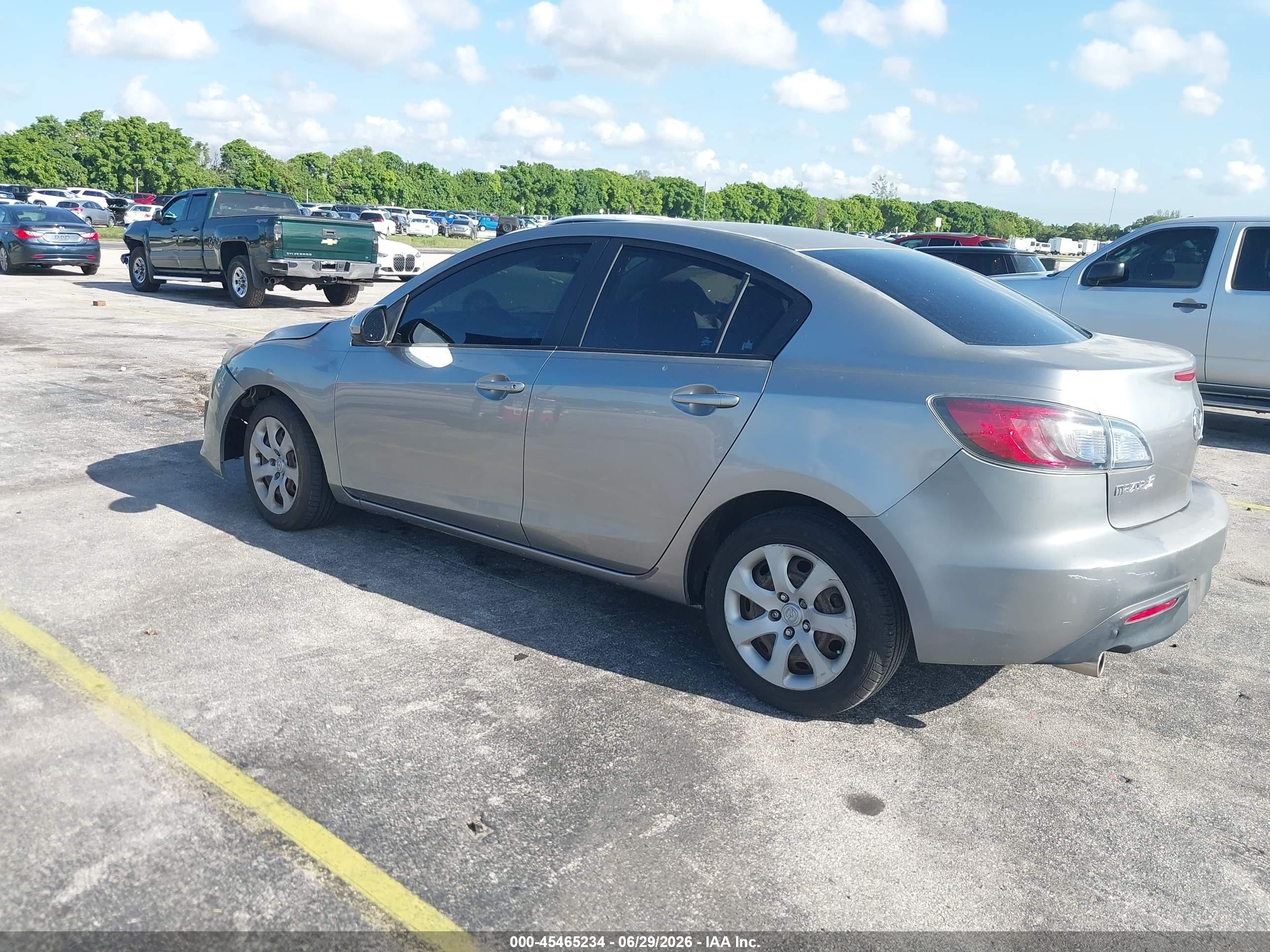 2010 Mazda Mazda3 I Sport Серебряный vin: JM1BL1SF8A1215905