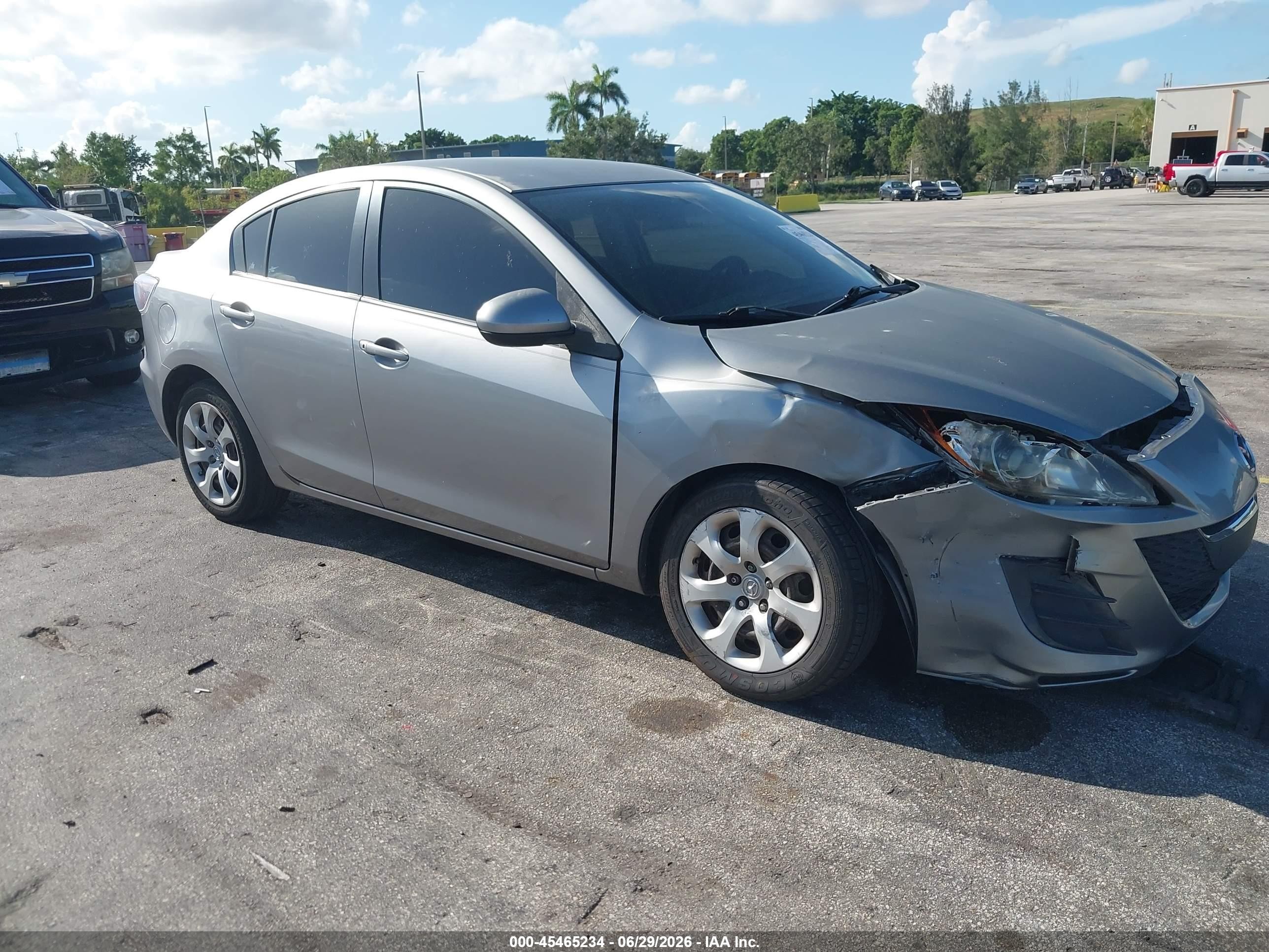 2010 Mazda Mazda3 I Sport Silver vin: JM1BL1SF8A1215905