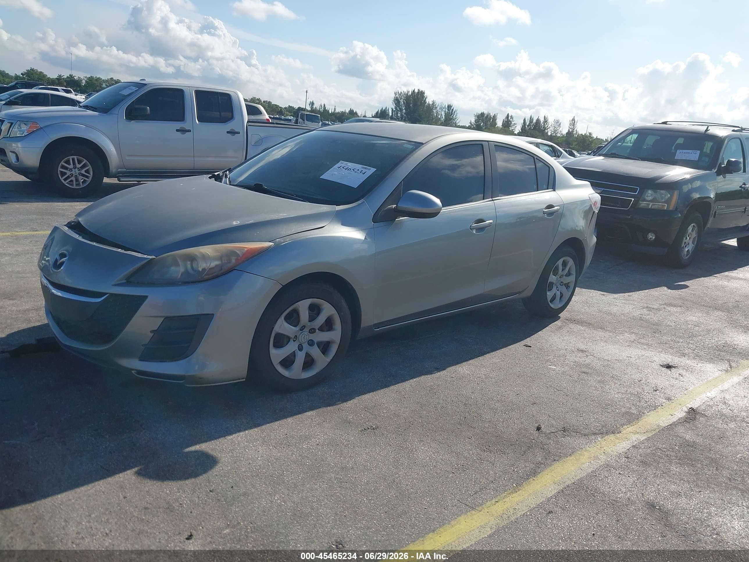 2010 Mazda Mazda3 I Sport Серебряный vin: JM1BL1SF8A1215905