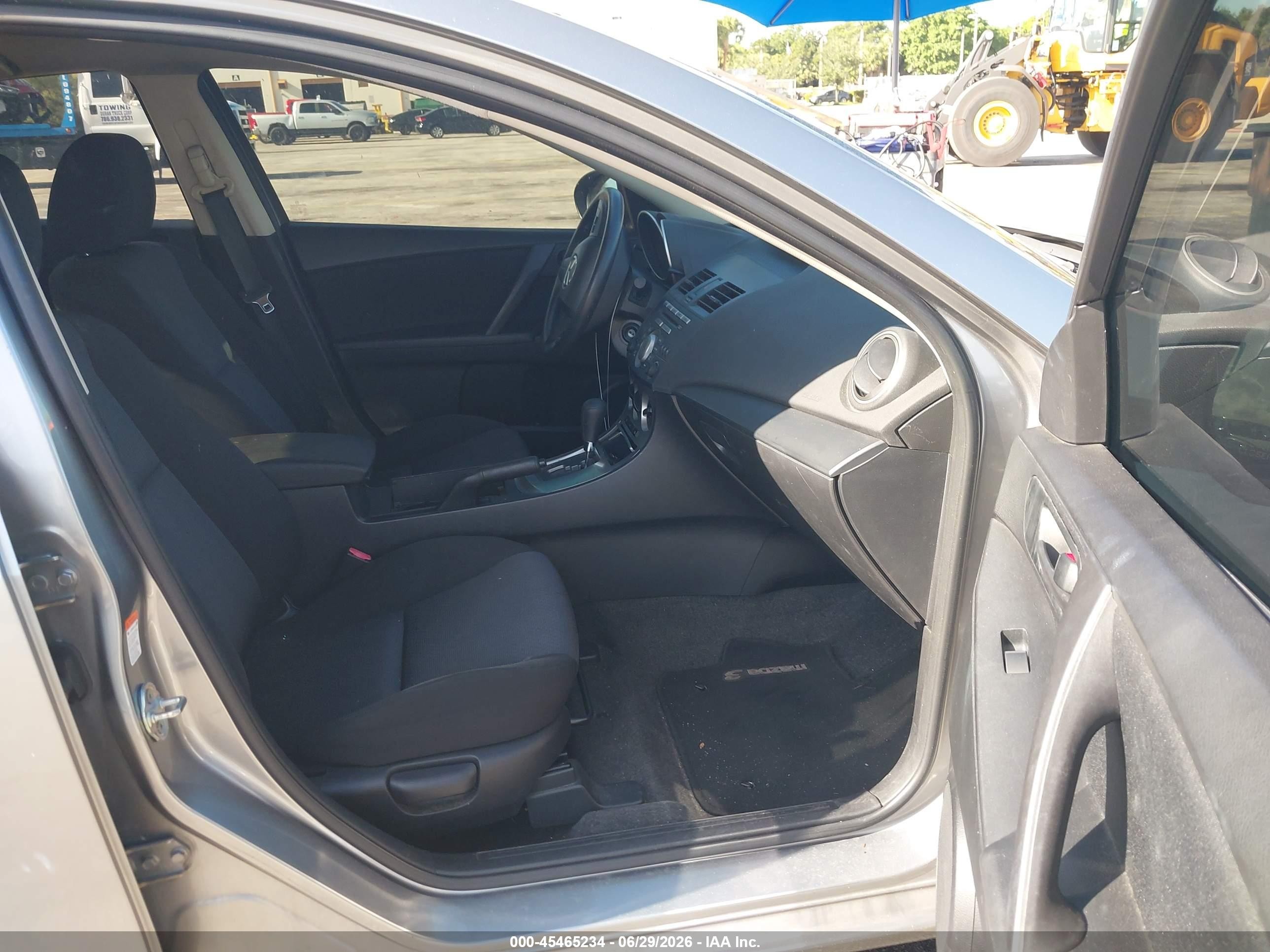 2010 Mazda Mazda3 I Sport Серебряный vin: JM1BL1SF8A1215905