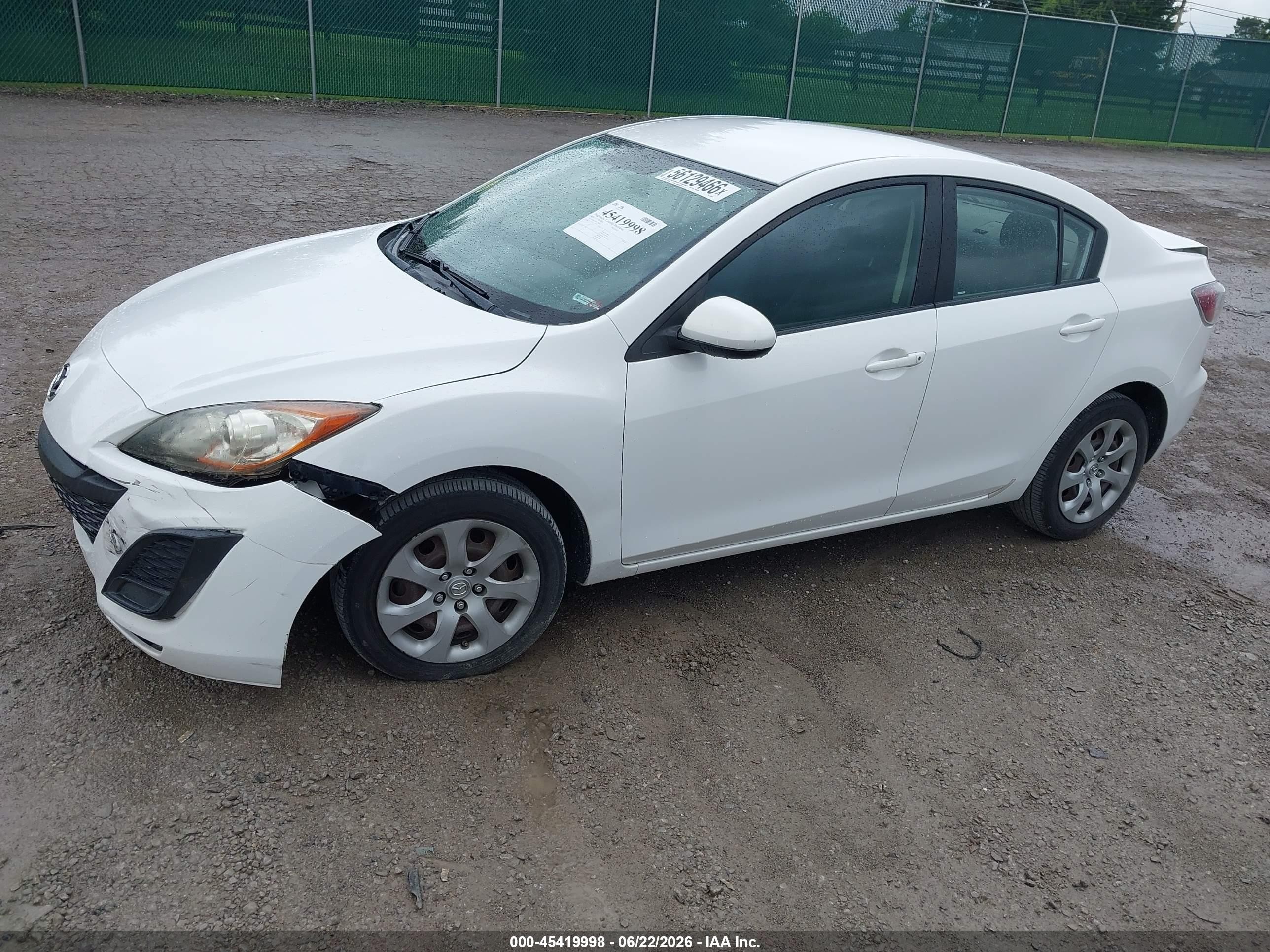 2010 Mazda Mazda3 I Sport White vin: JM1BL1SF8A1290524