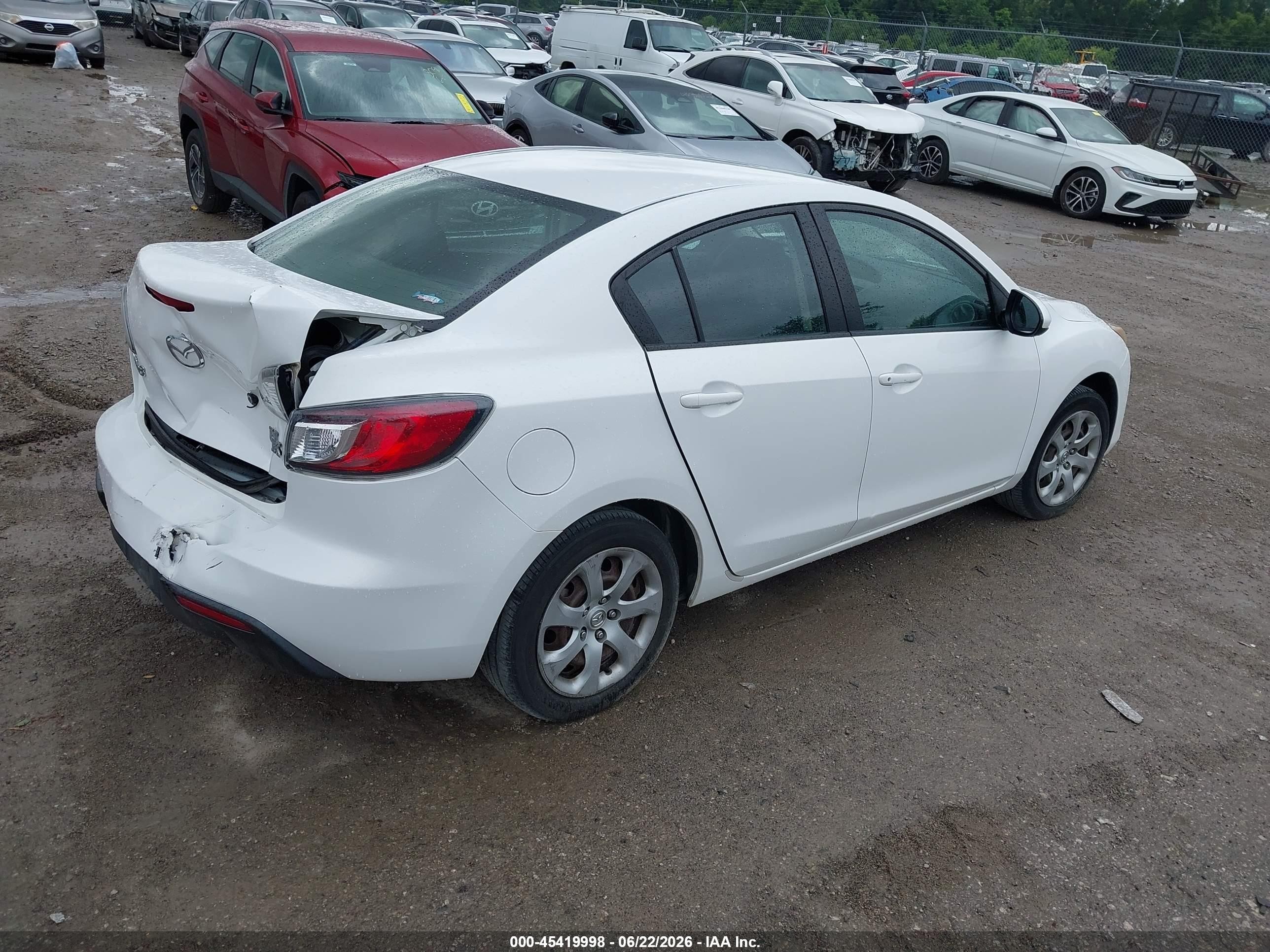 2010 Mazda Mazda3 I Sport White vin: JM1BL1SF8A1290524
