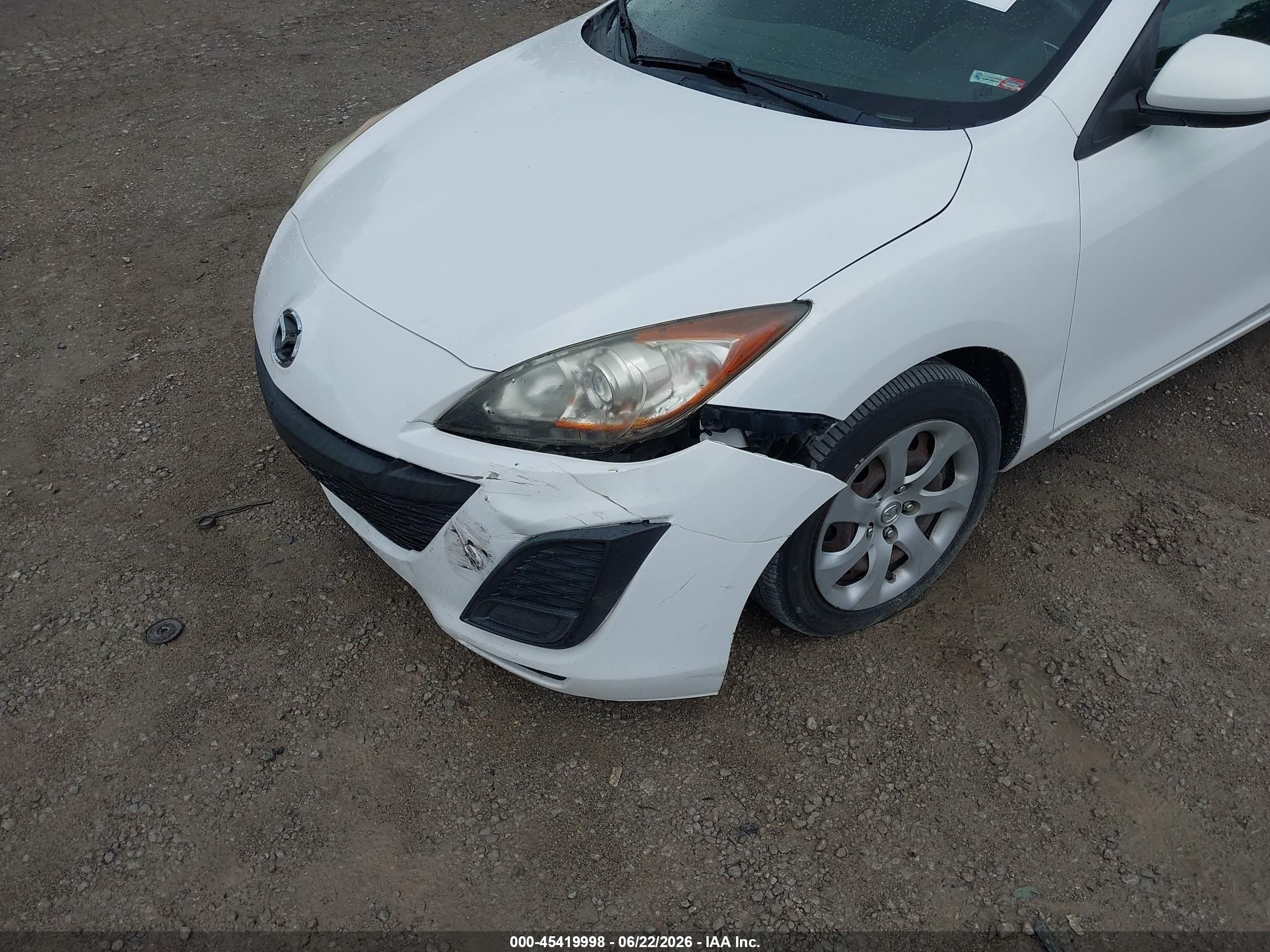 2010 Mazda Mazda3 I Sport White vin: JM1BL1SF8A1290524
