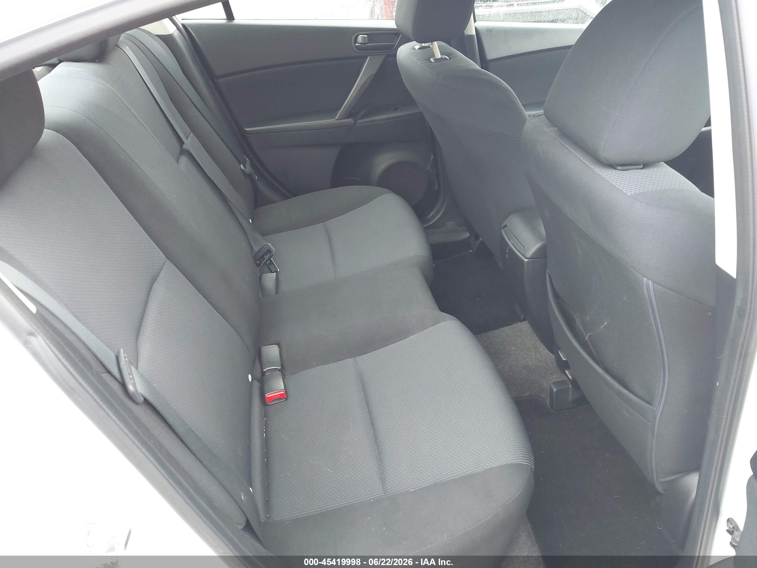 2010 Mazda Mazda3 I Sport White vin: JM1BL1SF8A1290524