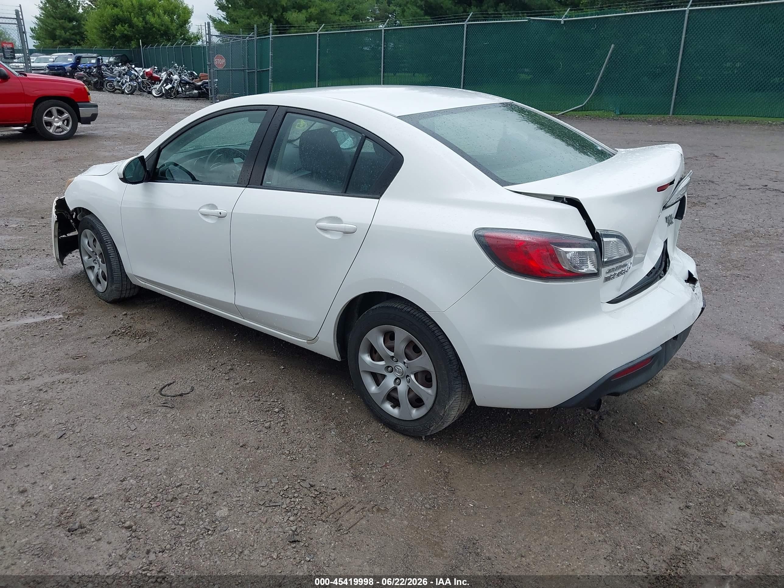 2010 Mazda Mazda3 I Sport White vin: JM1BL1SF8A1290524