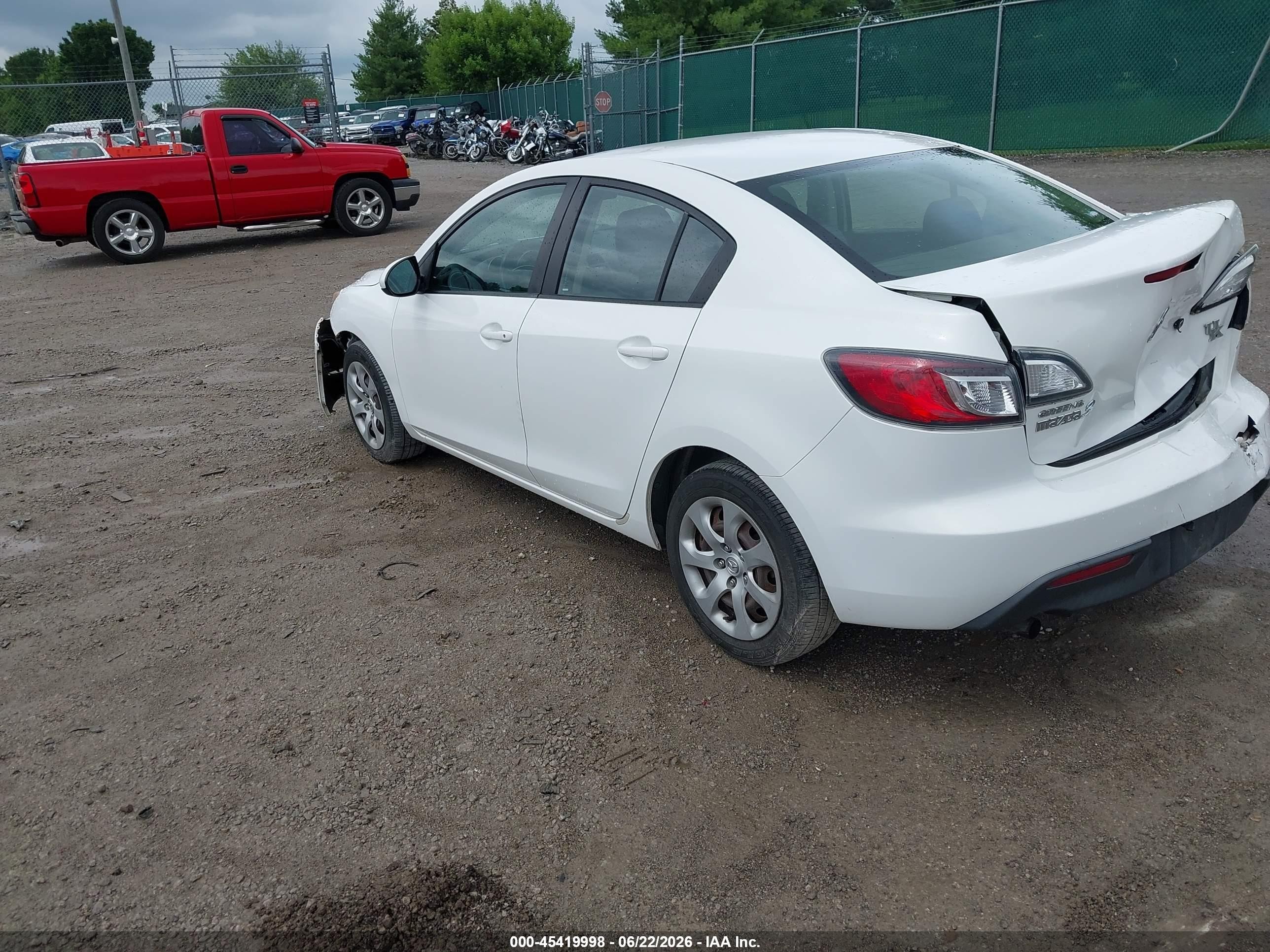 2010 Mazda Mazda3 I Sport White vin: JM1BL1SF8A1290524