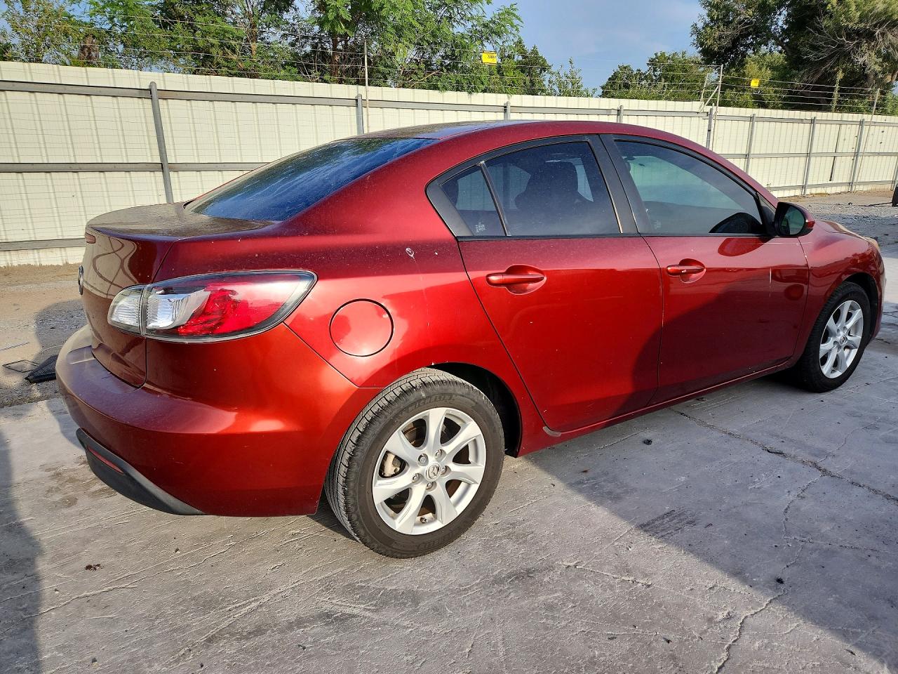 2010 Mazda 3 I Maroon vin: JM1BL1SF8A1332948