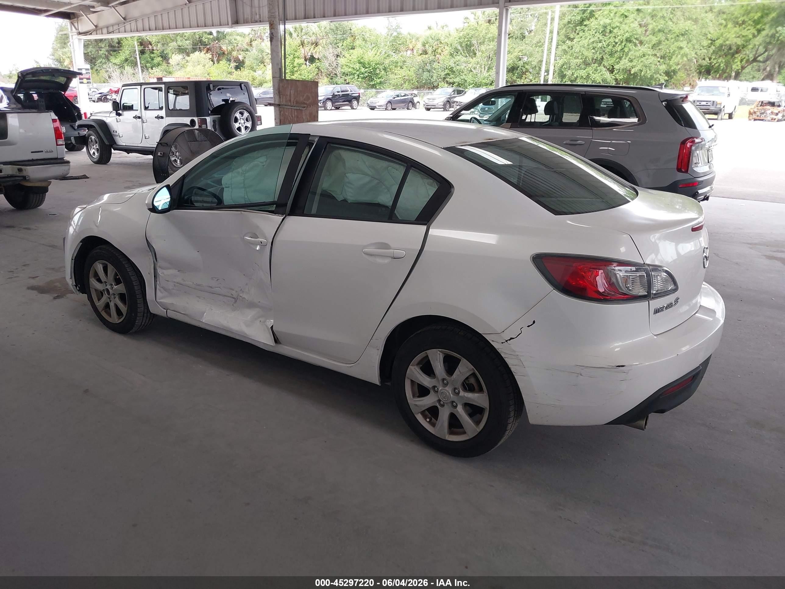 2010 Mazda Mazda3 I Touring White vin: JM1BL1SF9A1313423