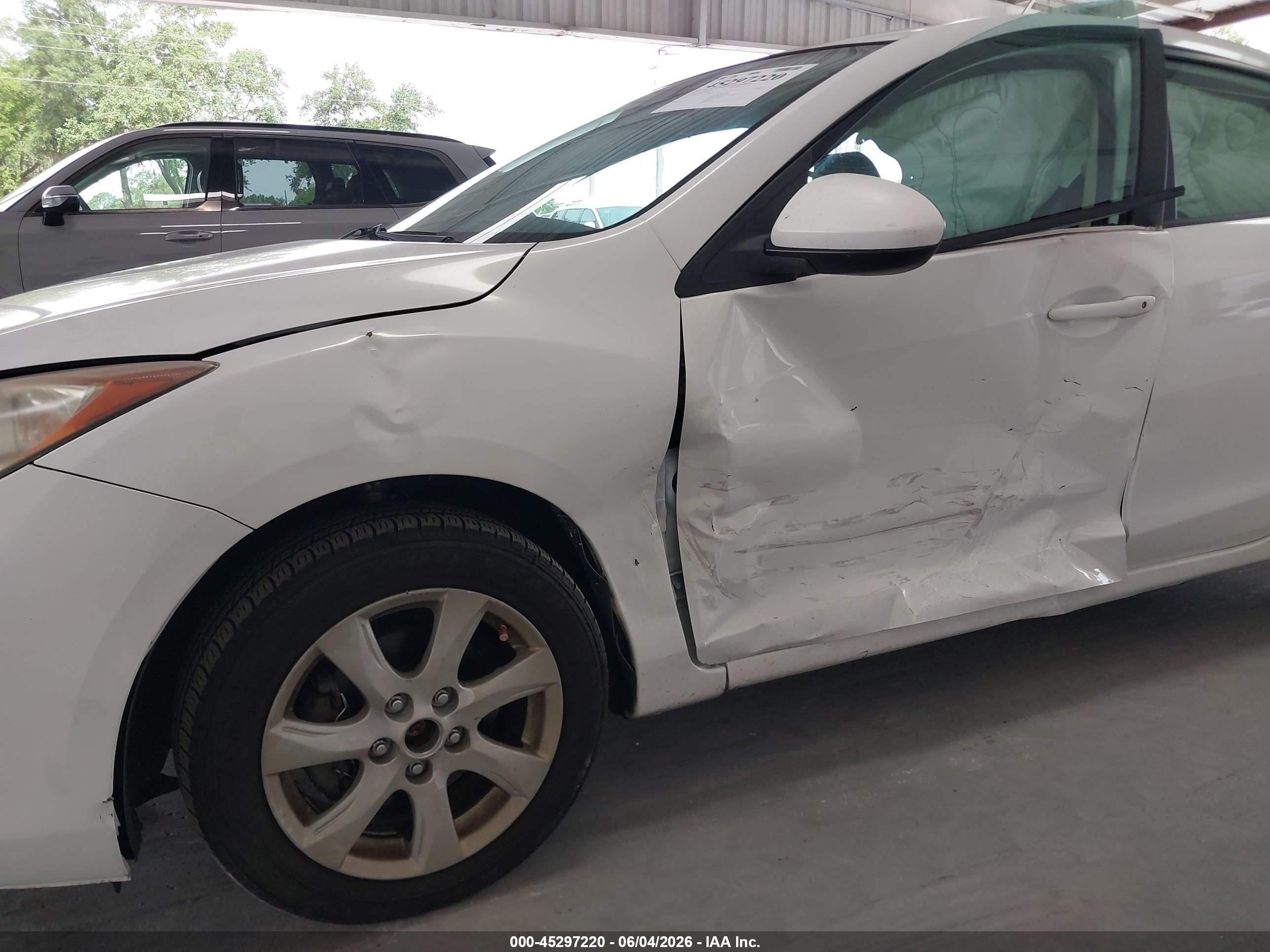 2010 Mazda Mazda3 I Touring White vin: JM1BL1SF9A1313423