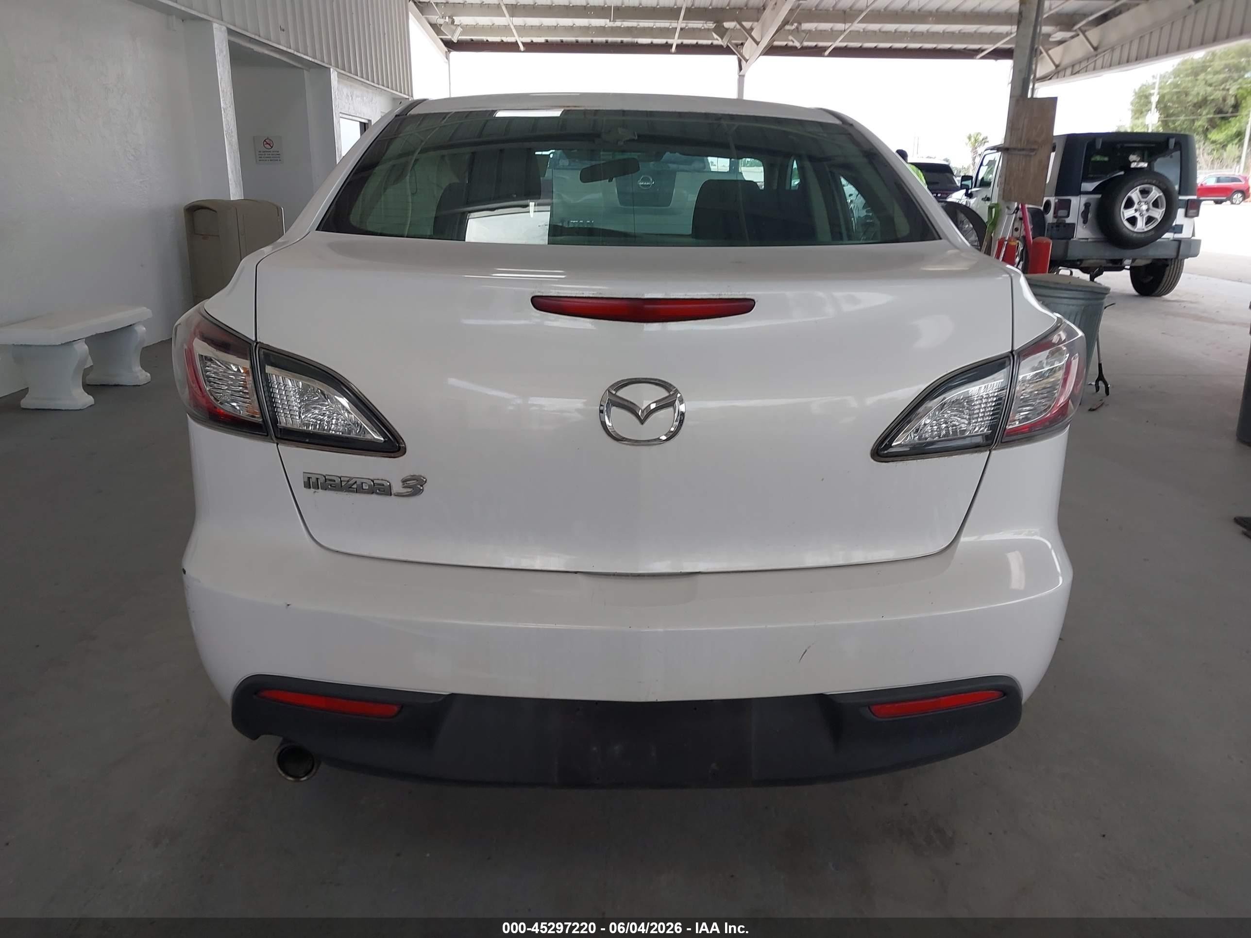 2010 Mazda Mazda3 I Touring White vin: JM1BL1SF9A1313423