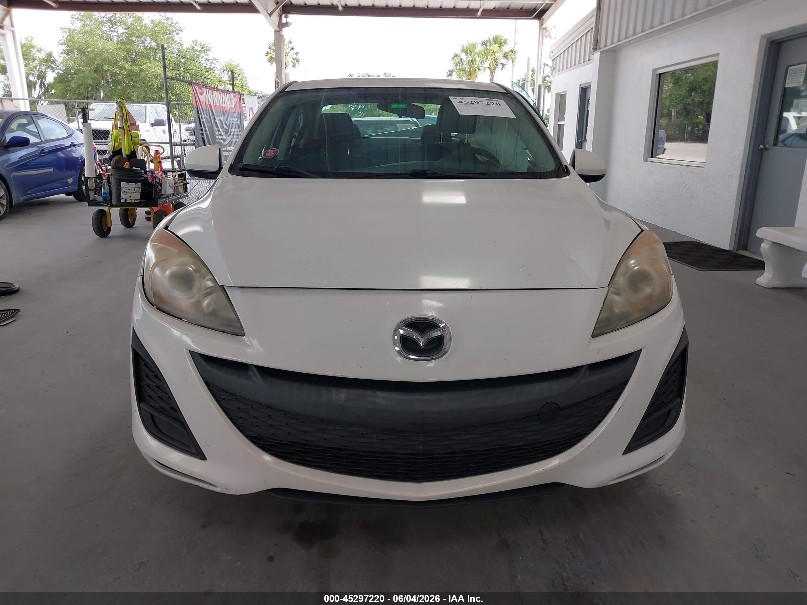 2010 Mazda Mazda3 I Touring White vin: JM1BL1SF9A1313423