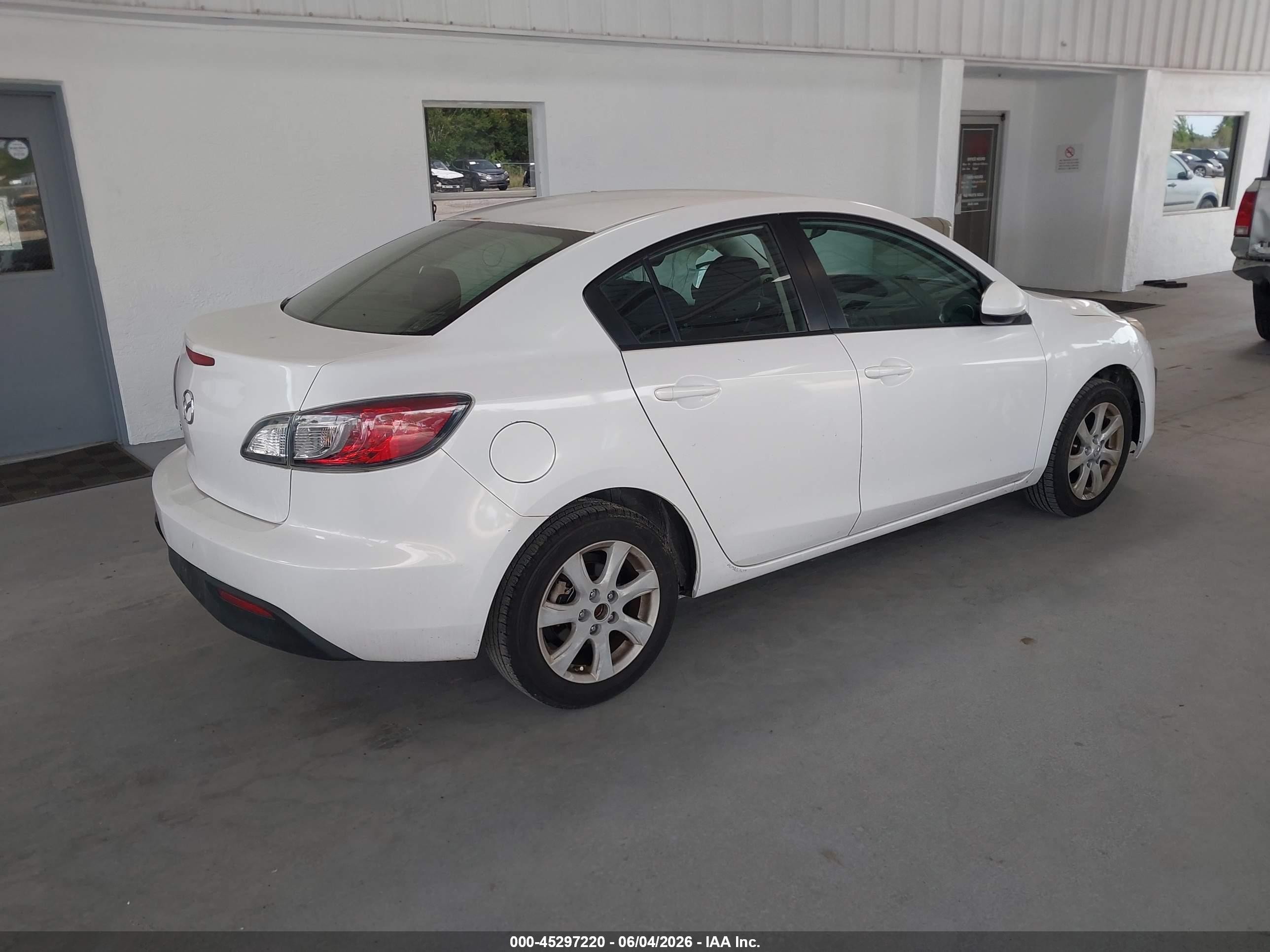 2010 Mazda Mazda3 I Touring White vin: JM1BL1SF9A1313423