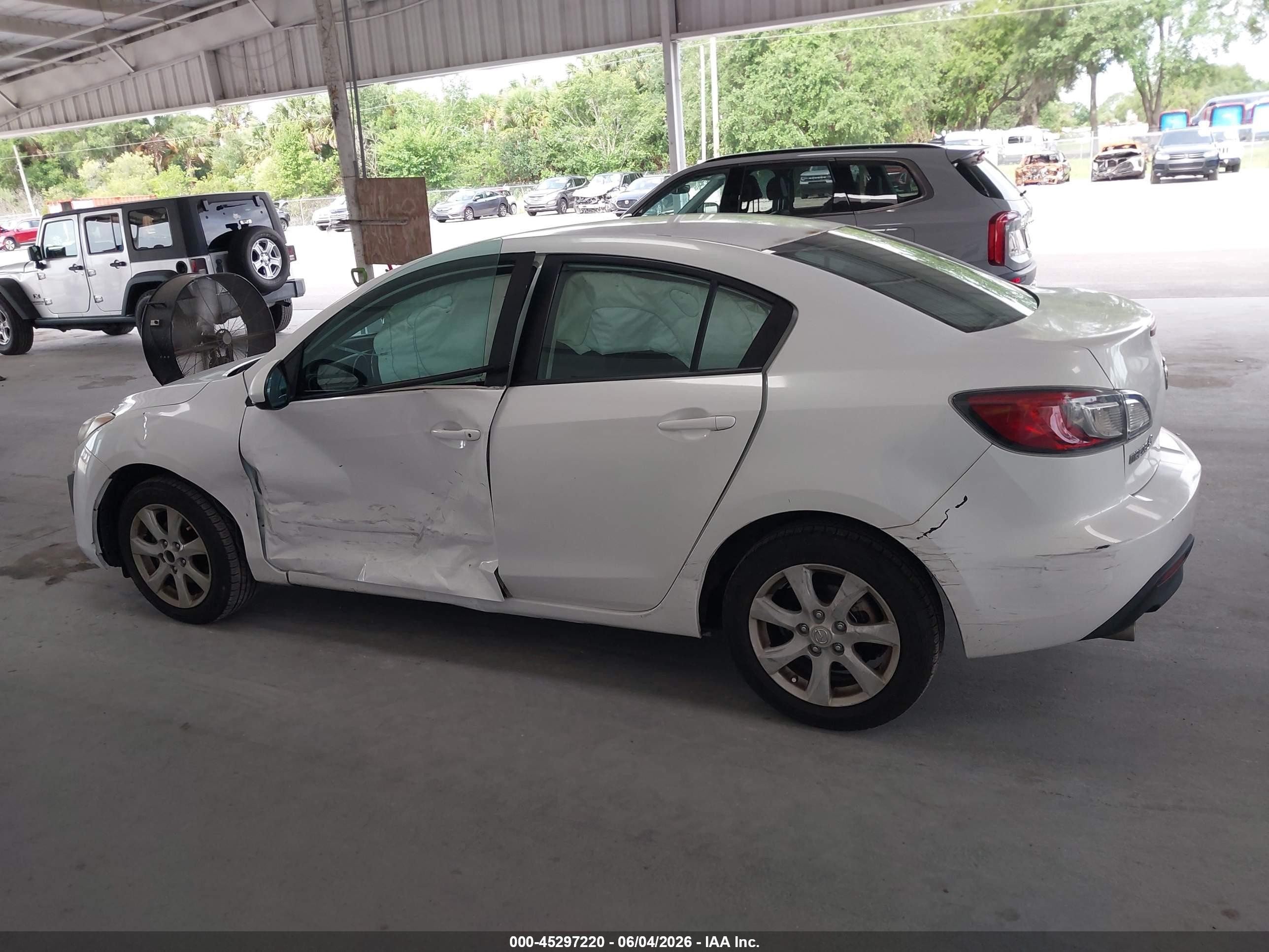 2010 Mazda Mazda3 I Touring White vin: JM1BL1SF9A1313423