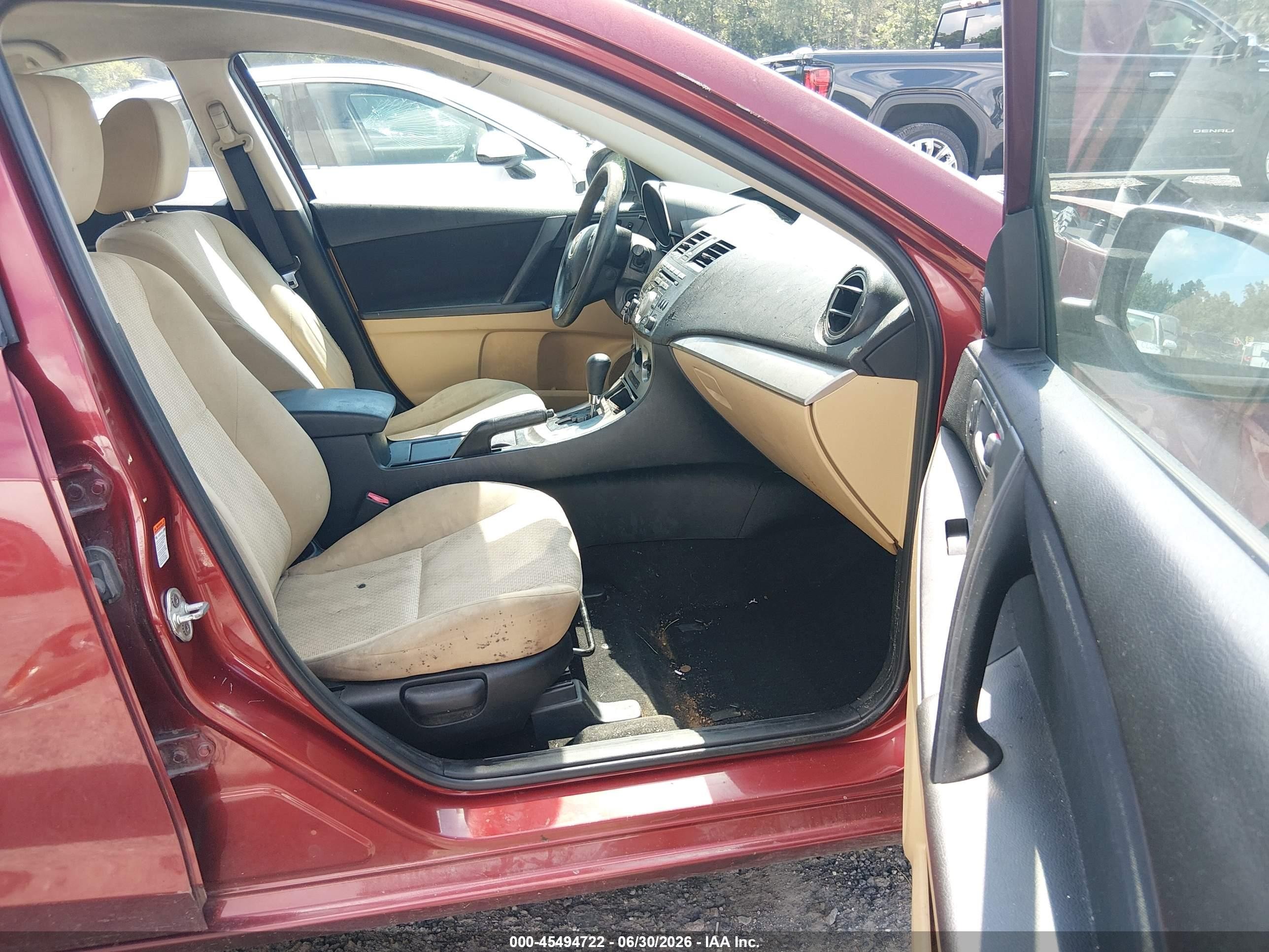 2010 Mazda Mazda3 I Touring Red vin: JM1BL1SFXA1103347