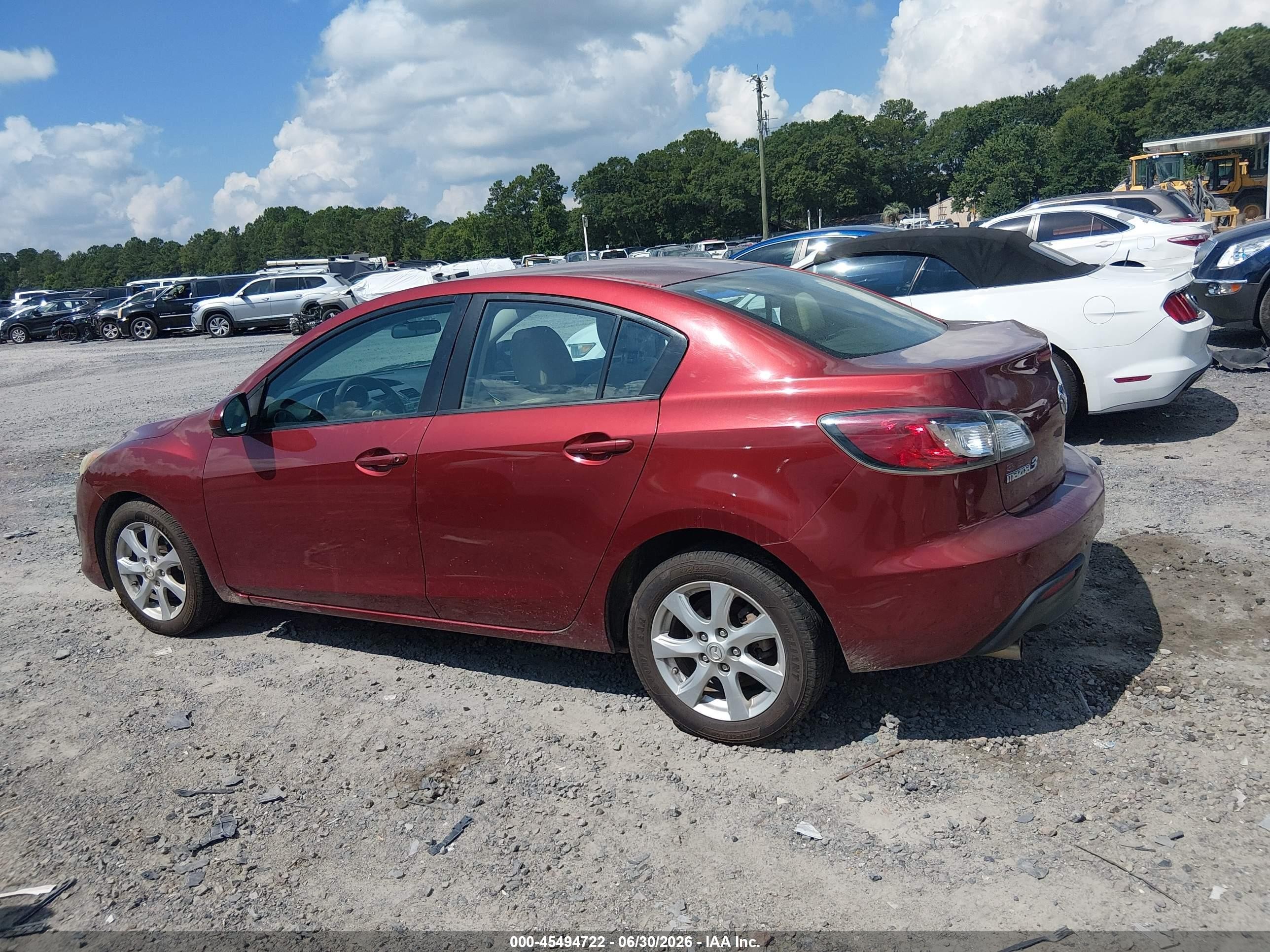 2010 Mazda Mazda3 I Touring Red vin: JM1BL1SFXA1103347