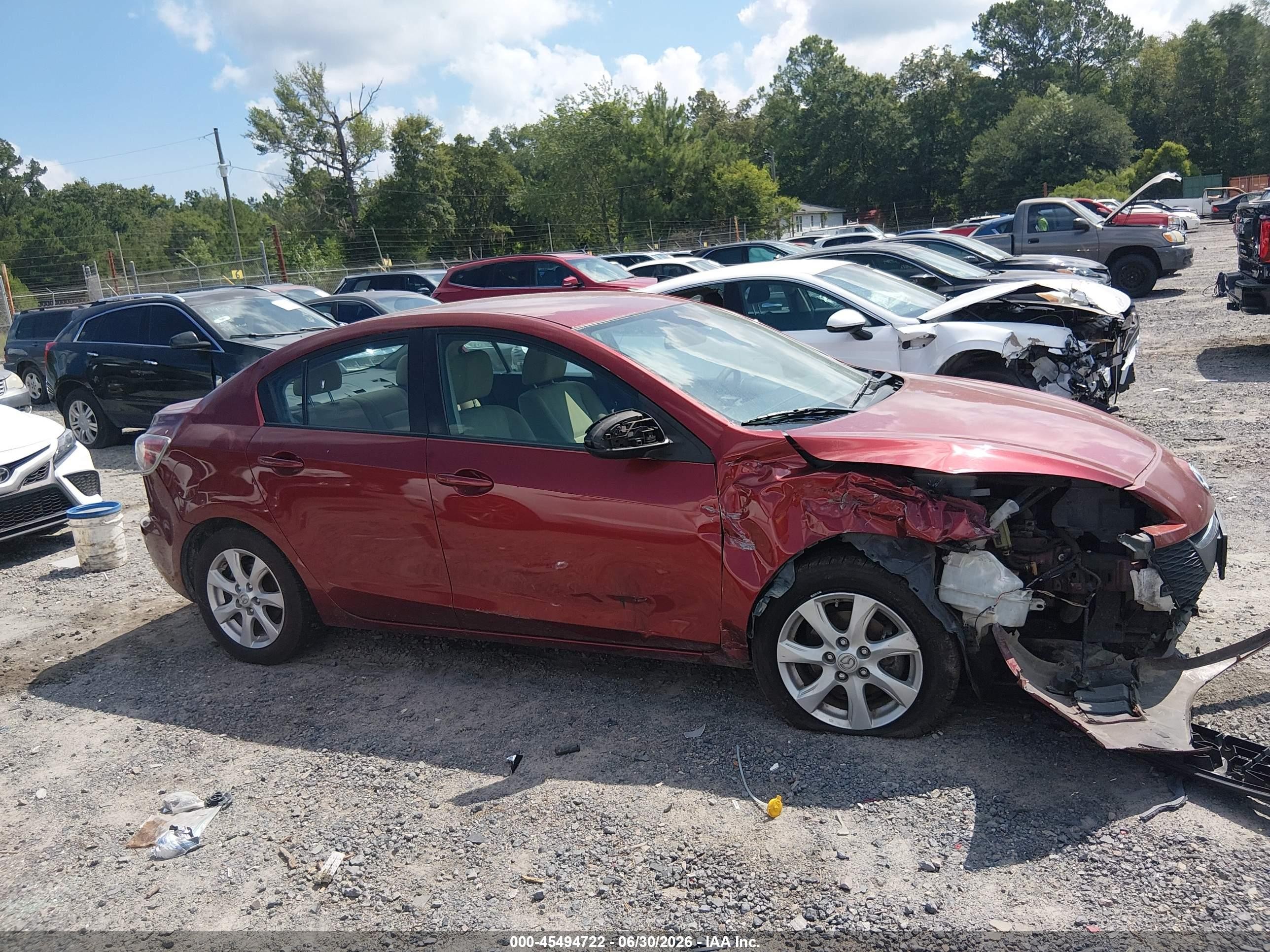 2010 Mazda Mazda3 I Touring Red vin: JM1BL1SFXA1103347